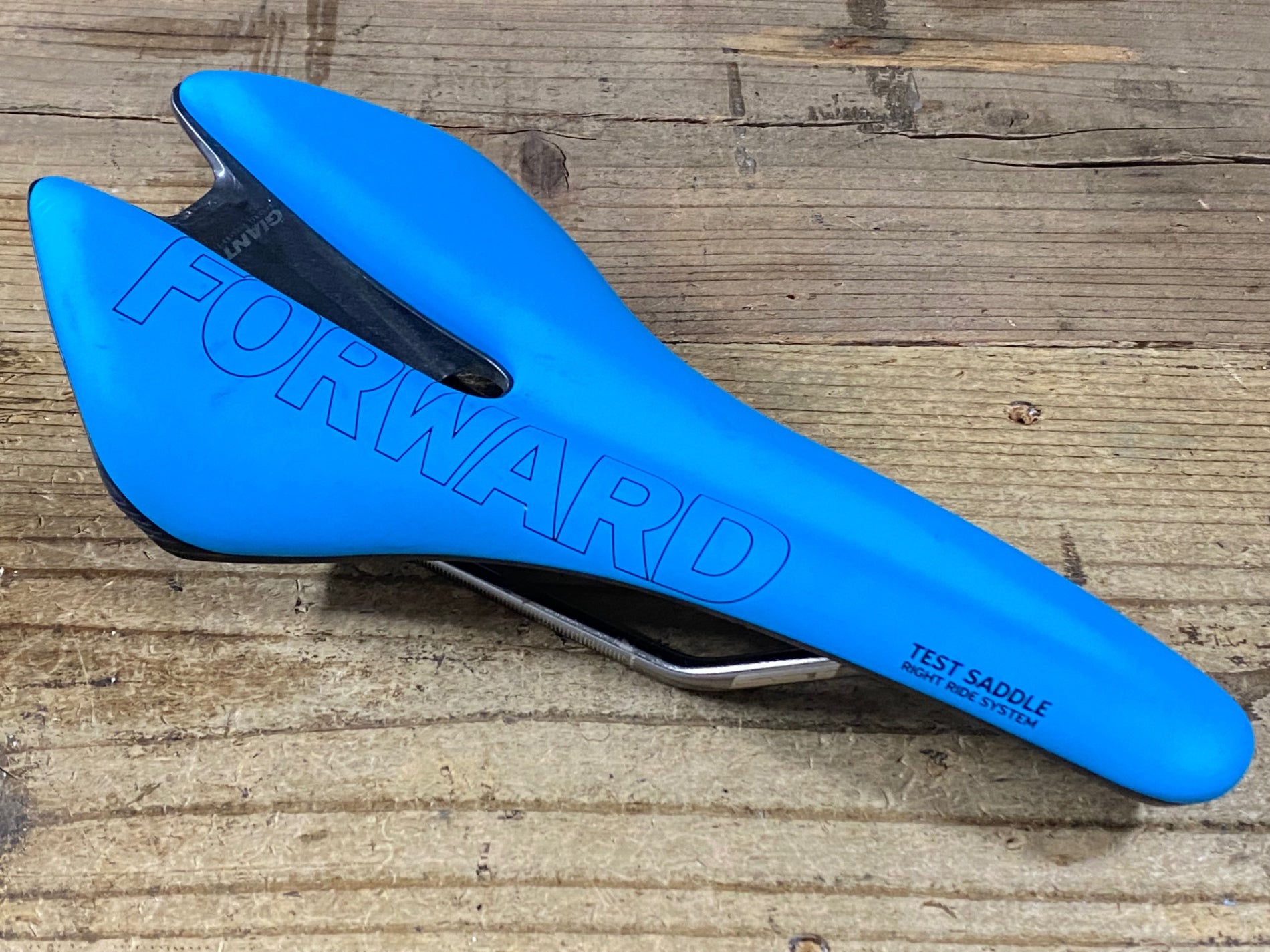 ジャイアント　カーボンサドル KD866 ジャイアント GIANT TEST SADDLE CONTACT SL サドル 130mm