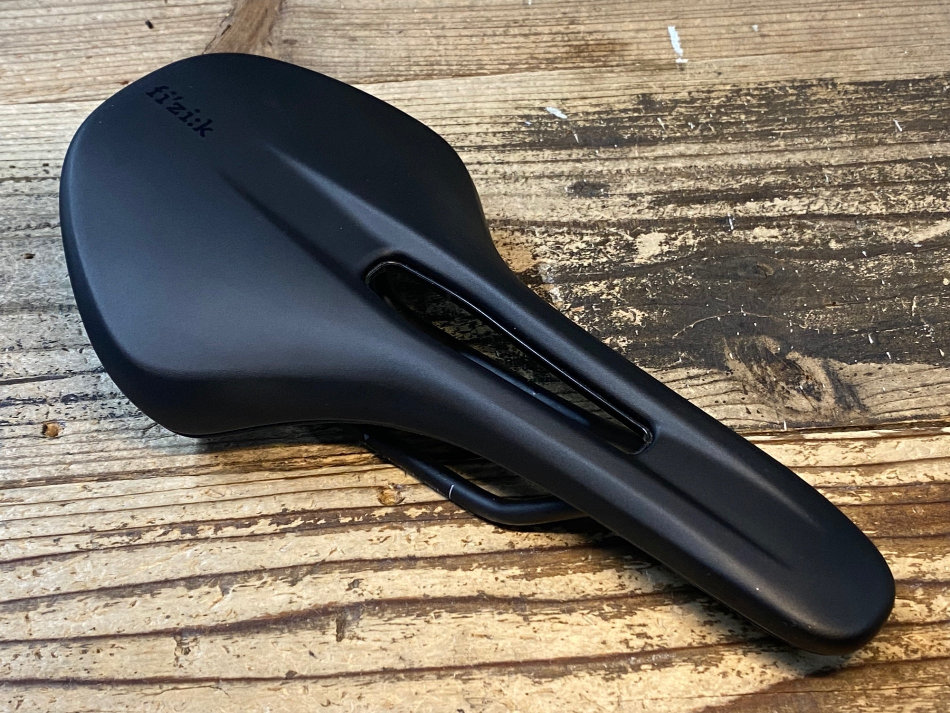 JW422 フィジーク fizik VENTO ANTARES R5 サドル 黒 140mm – BICI