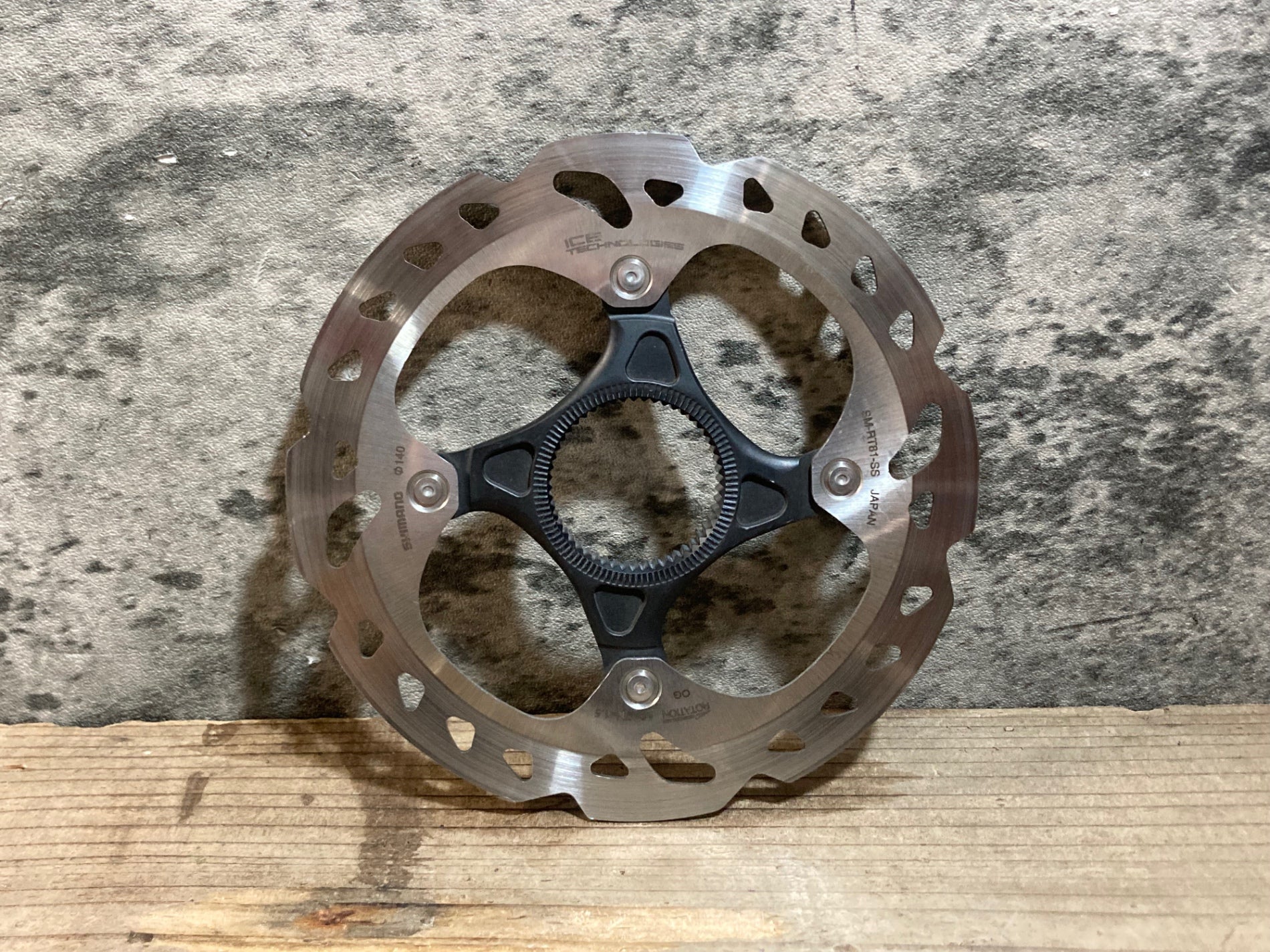 KF585 シマノ SHIMANO SM-RT81 ディスクブレーキローター Φ140 厚さ1.7