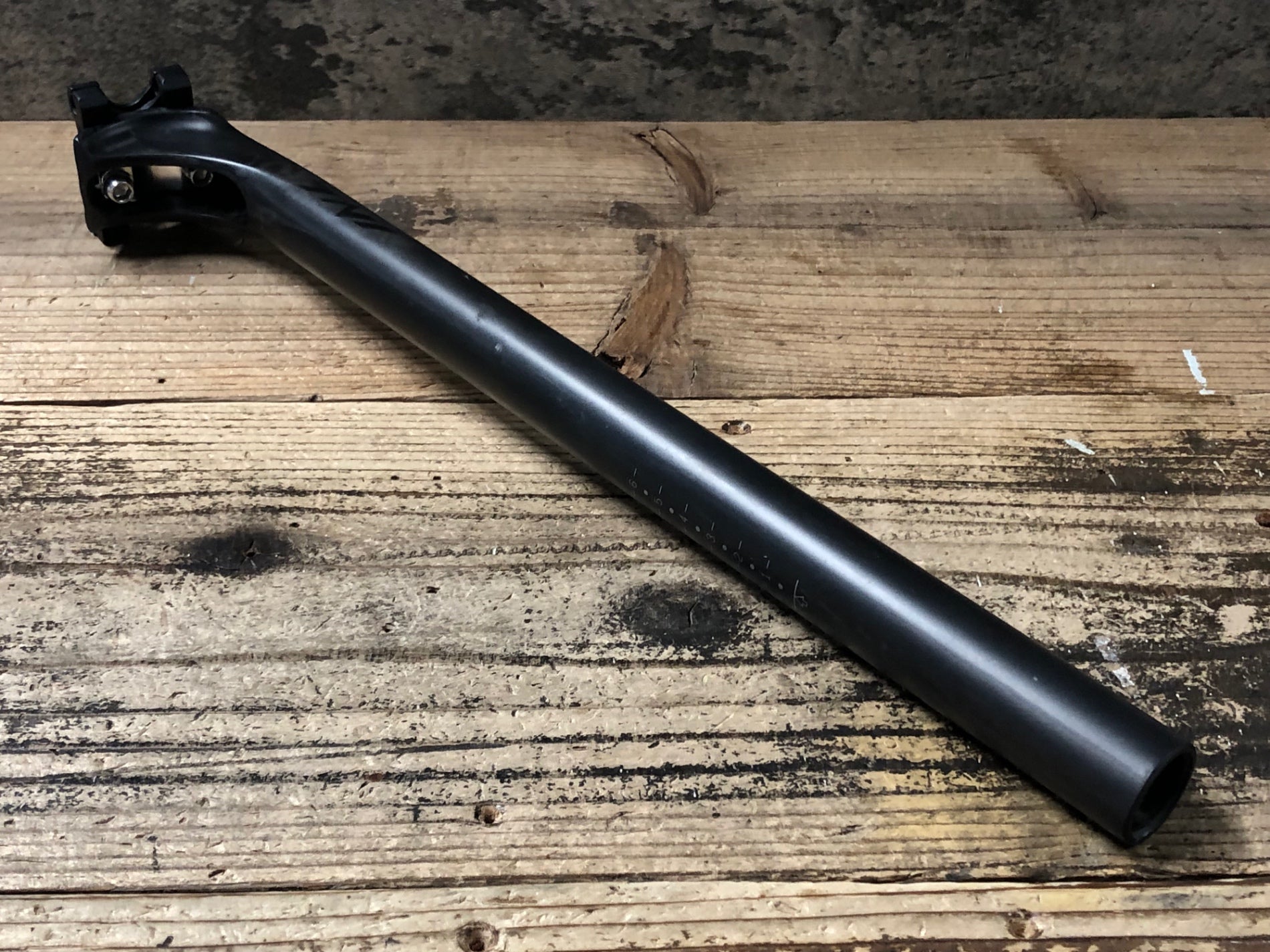 JW250 TNI LW168 カーボン シートポスト Φ27.2 300mm – BICI AMORE