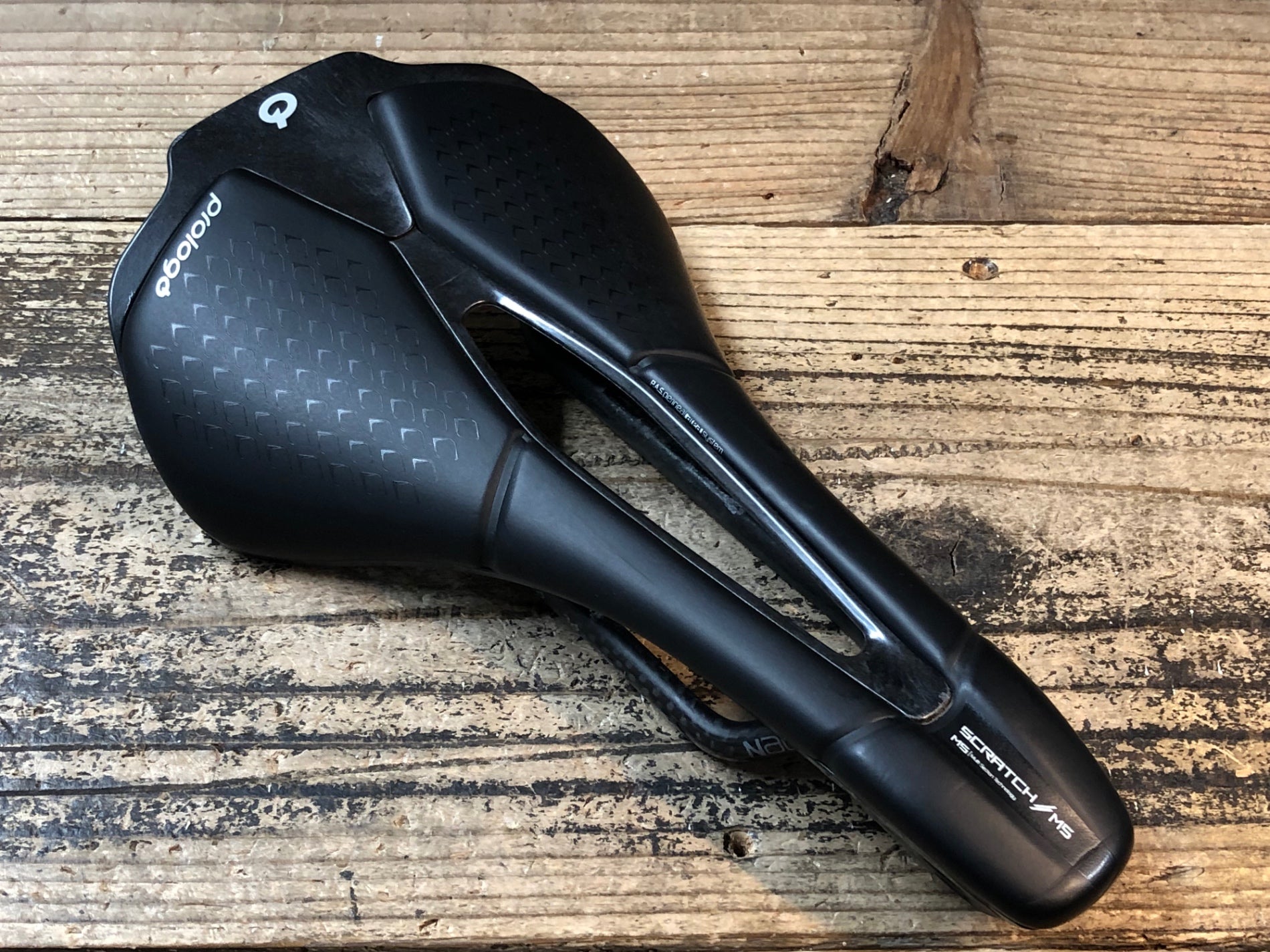 JN575 プロロゴ prologo SCRATCH M5 サドル 黒 NACK レール – BICI