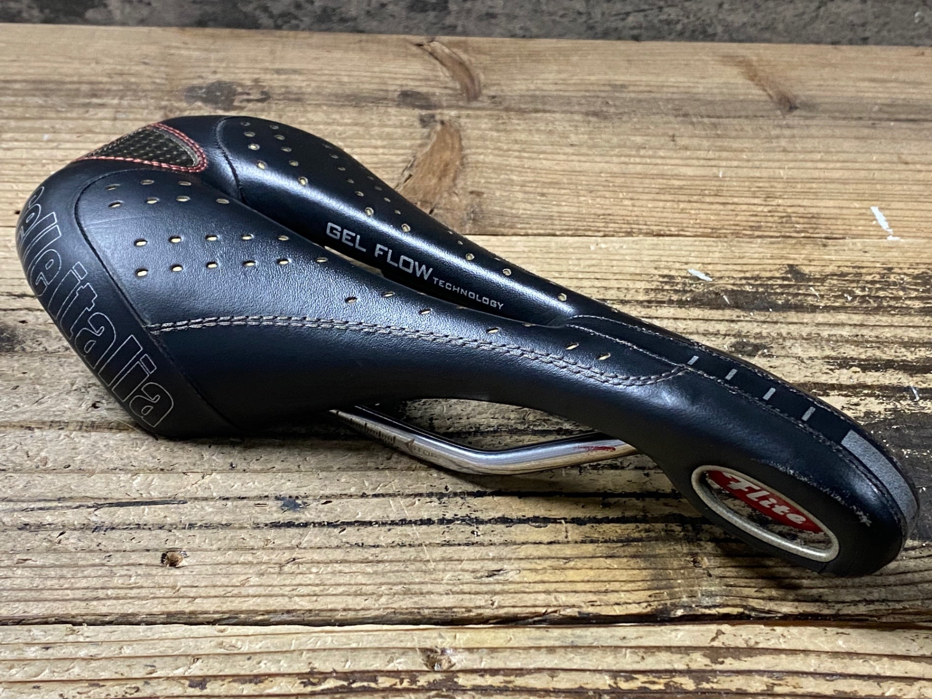 KG067 セライタリア selle italia Flite GEL FLOW サドル ※擦れ – BICI