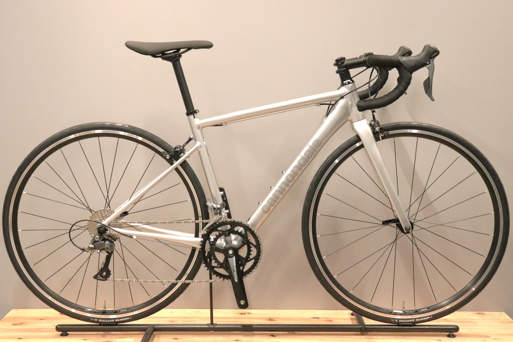 未使用 キャノンデール CANNONDALE キャド CAAD OPTIMO 4 2025モデル