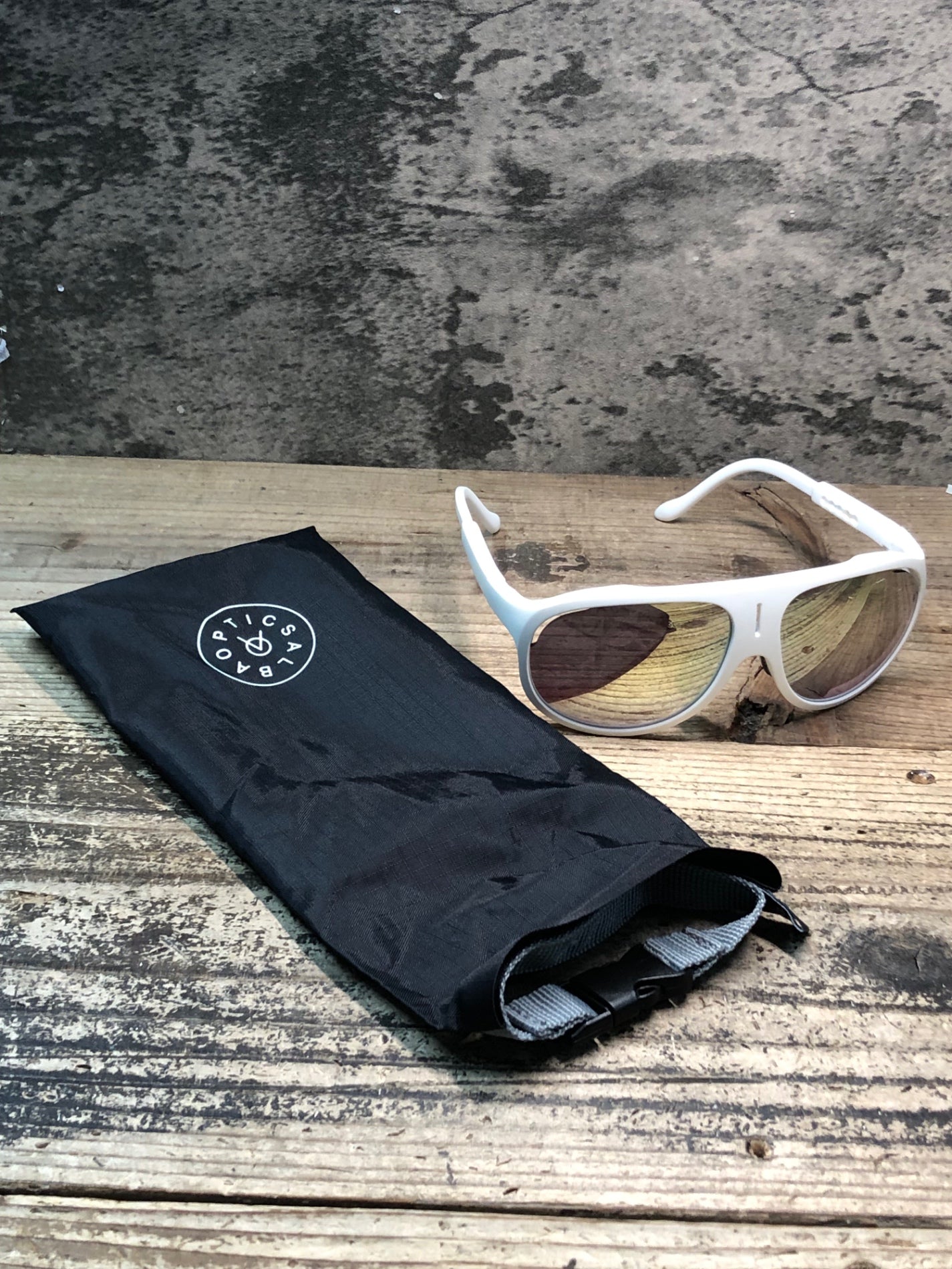 ALBAOPTICS アイウェア Alba Optics「Delta」レビュー。新世代の潮流を生んだ“美しい”アイ