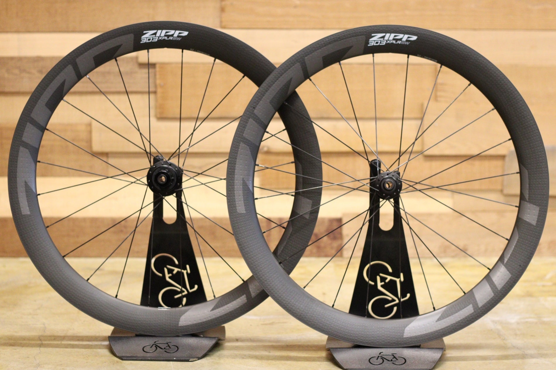 のあーる　穂波30個 ジップ ZIPP 303 XPLR SW カーボン チューブレスレディ グラベル