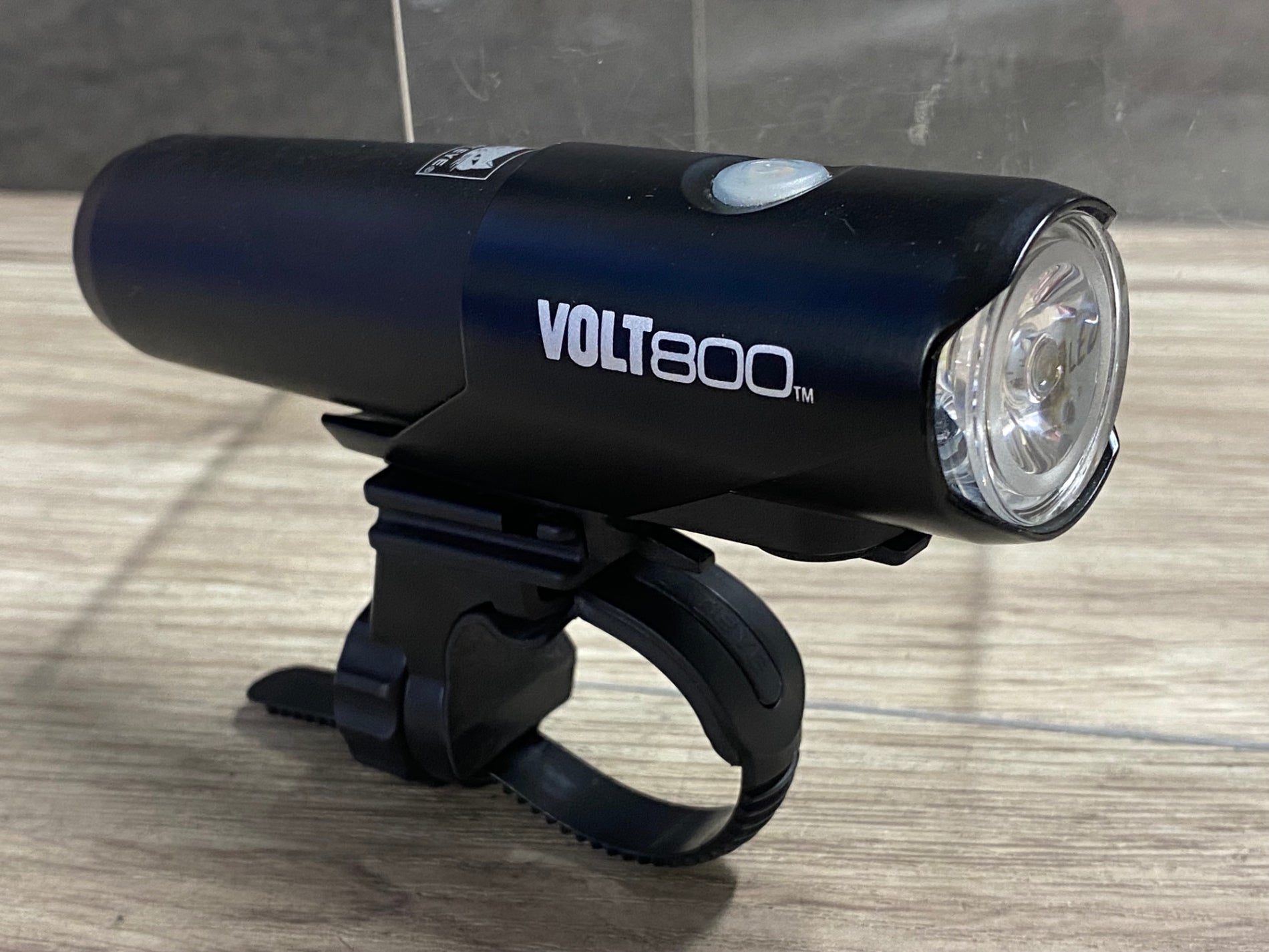 JY056 キャットアイ CATEYE ボルト VOLT800 フロントライト 点灯確認済