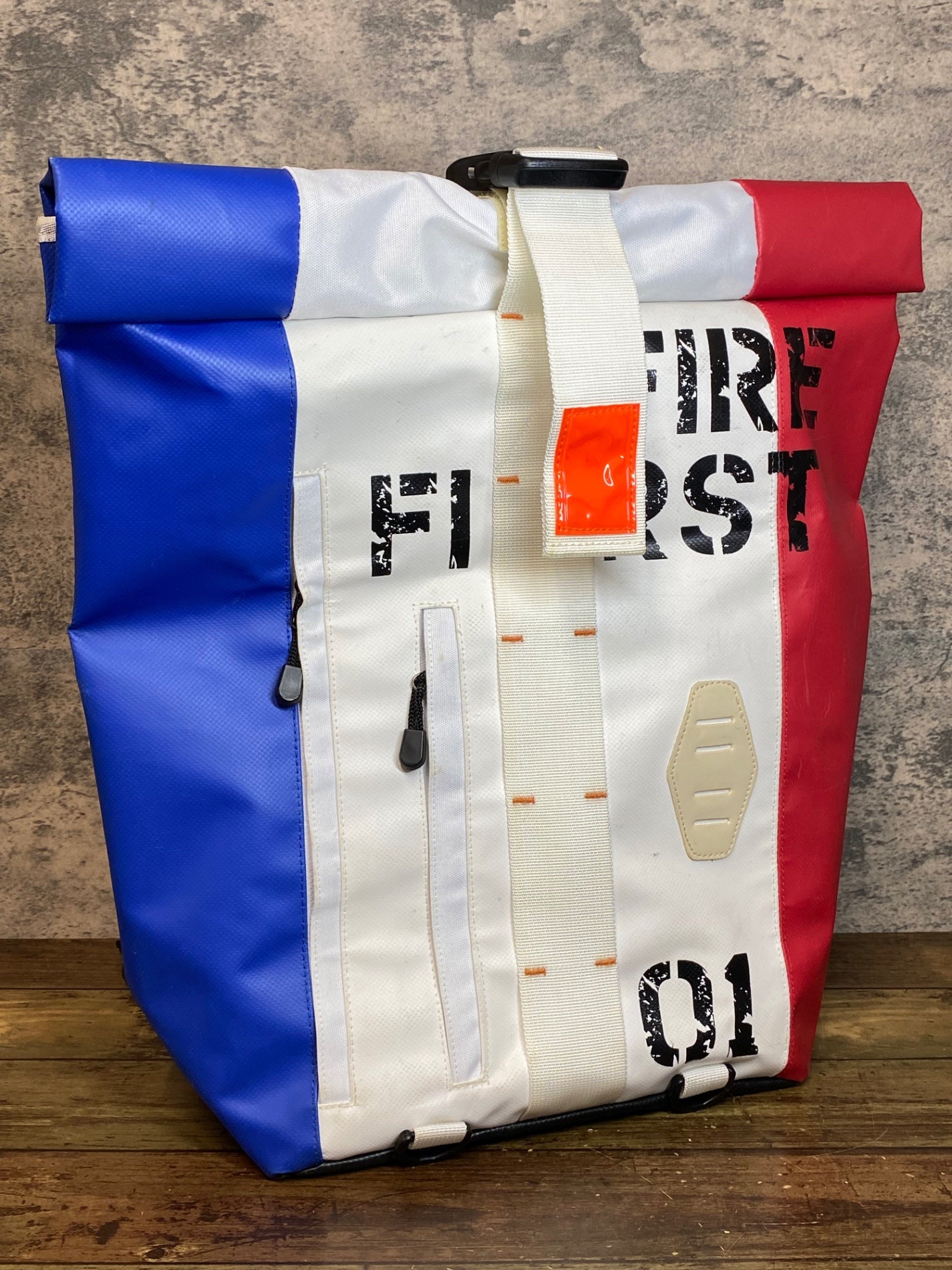 JE573 ファイヤーファースト FIRE FIRST リュック バックパック 青 白