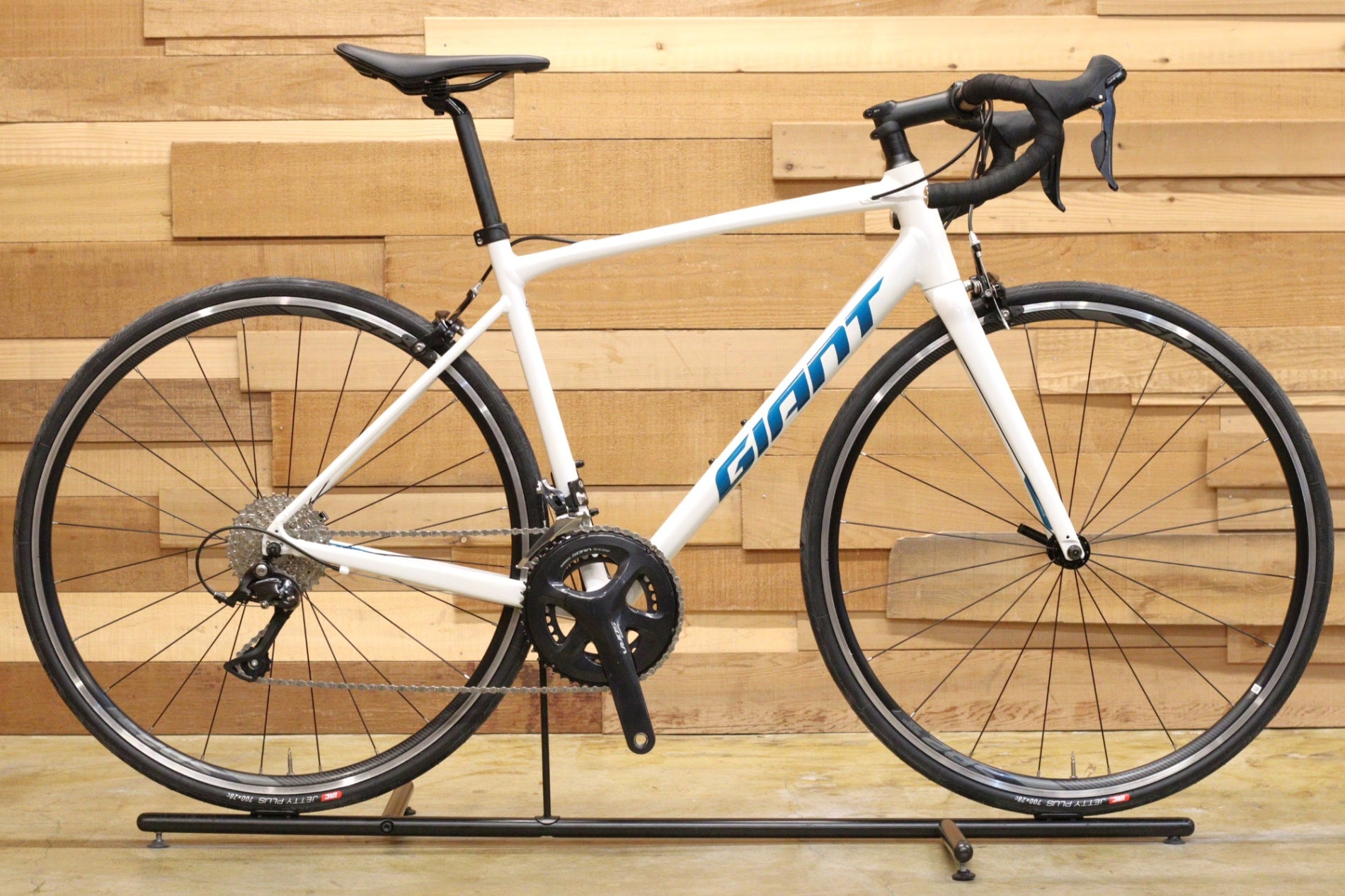 GIANT CONTEND SORA R3000 Mサイズ アルミロードバイク Bl0Jzf4xUuNEbpROXWa8r0QDHXkWxv
