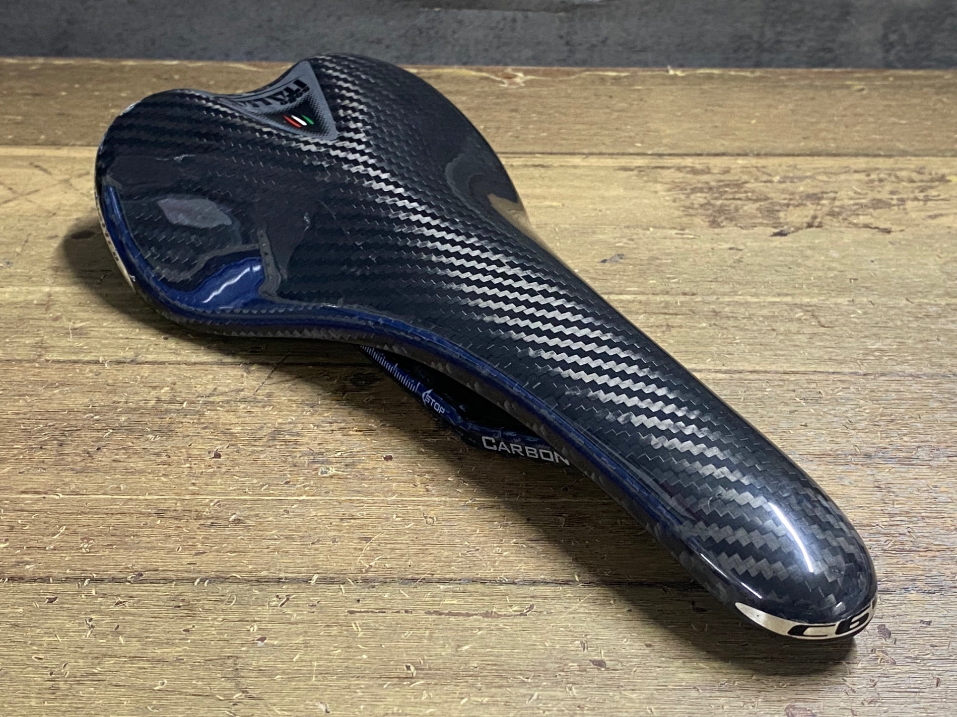 KJ237 セライタリア SELLE ITALIA C60 QUATTRO フル カーボンサドル