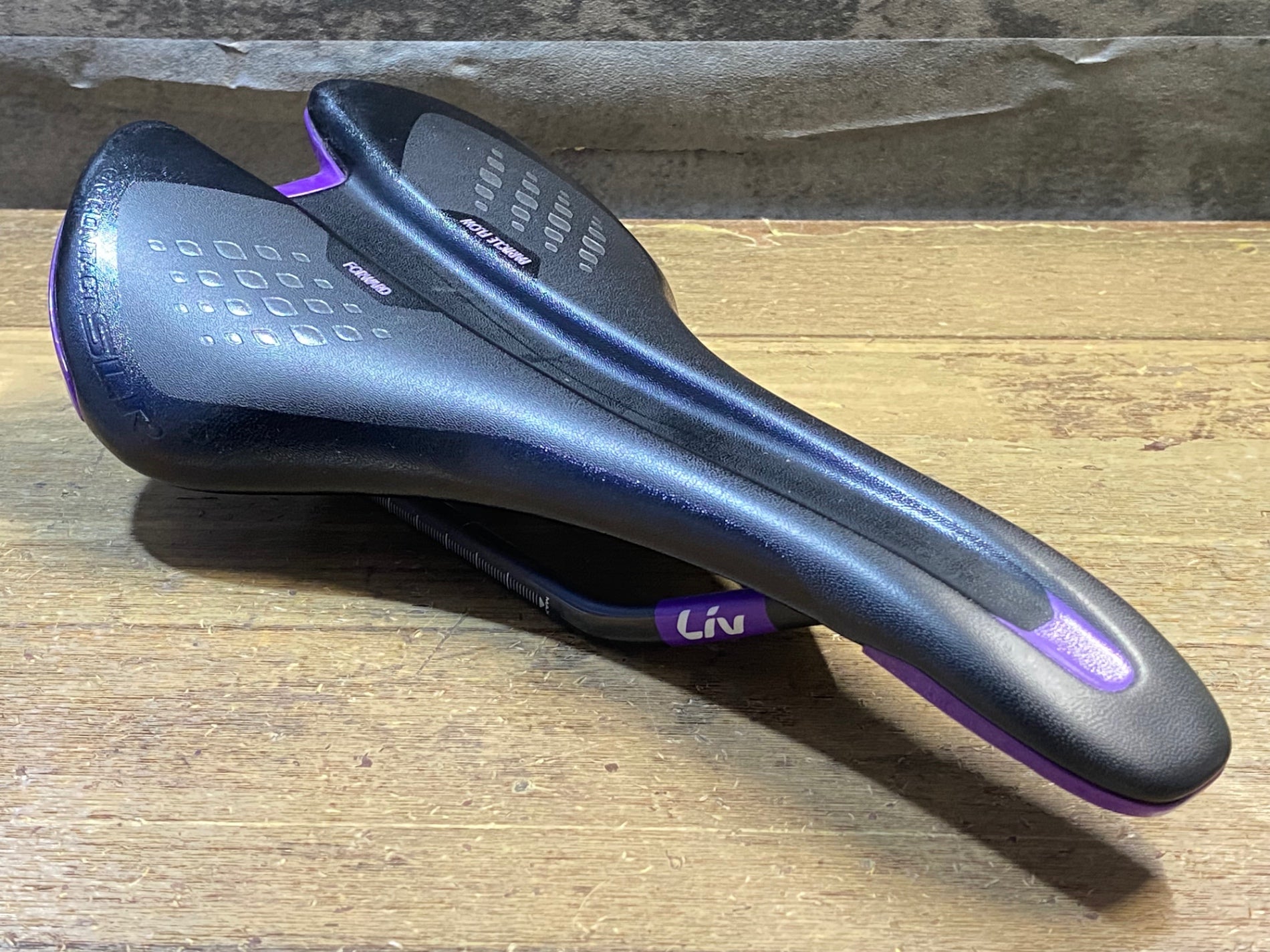 KH762 ジャイアント GIANT LIV CONTACT SLR サドル 黒 紫 カーボン