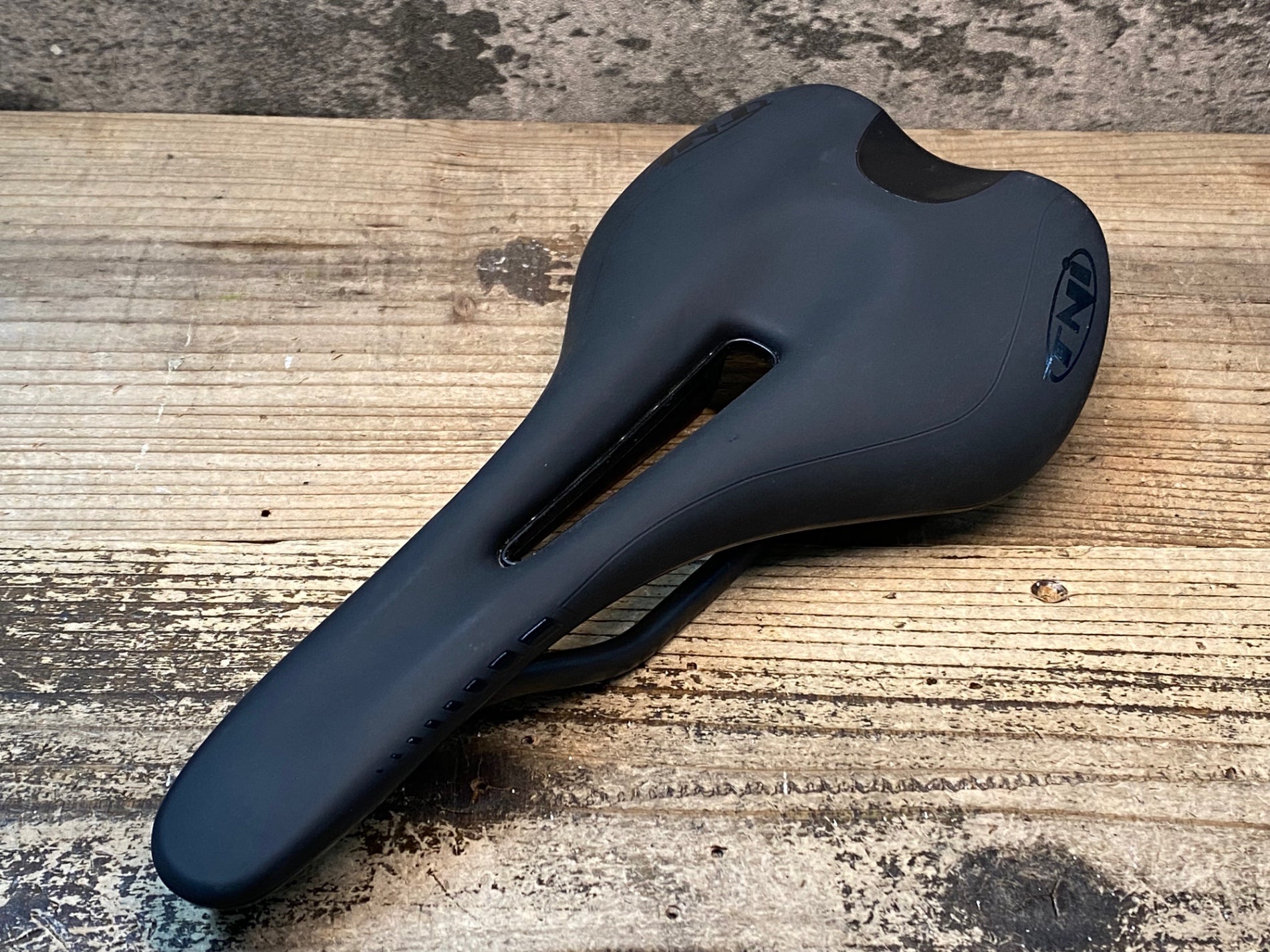 JP321 TNi スリム Slim サドル 黒 carbonレール – BICI AMORE ONLINE STORE