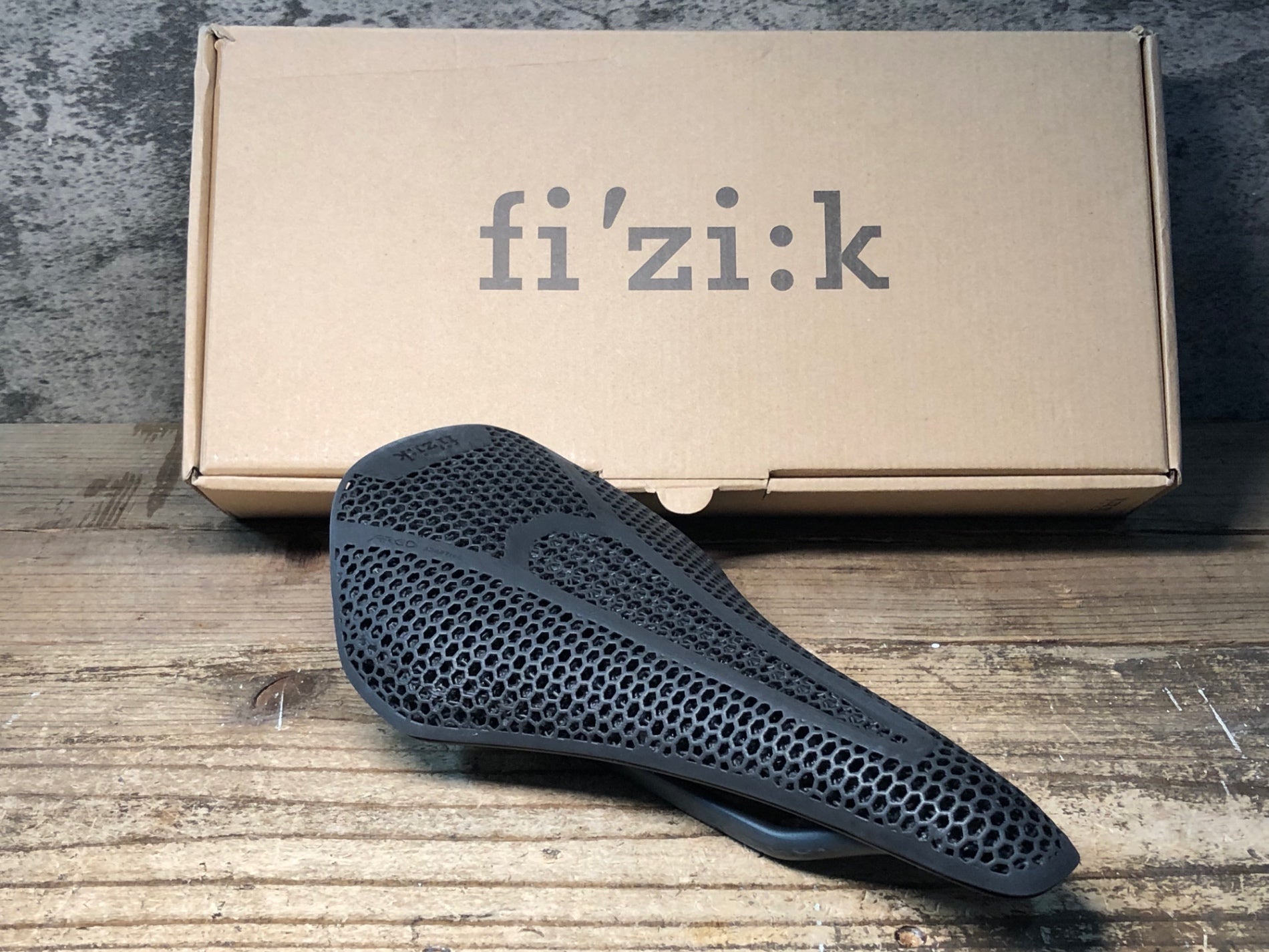 JN707 フィジーク fizik VENTO ARGO 00 ADAPTIVE サドル 140mm