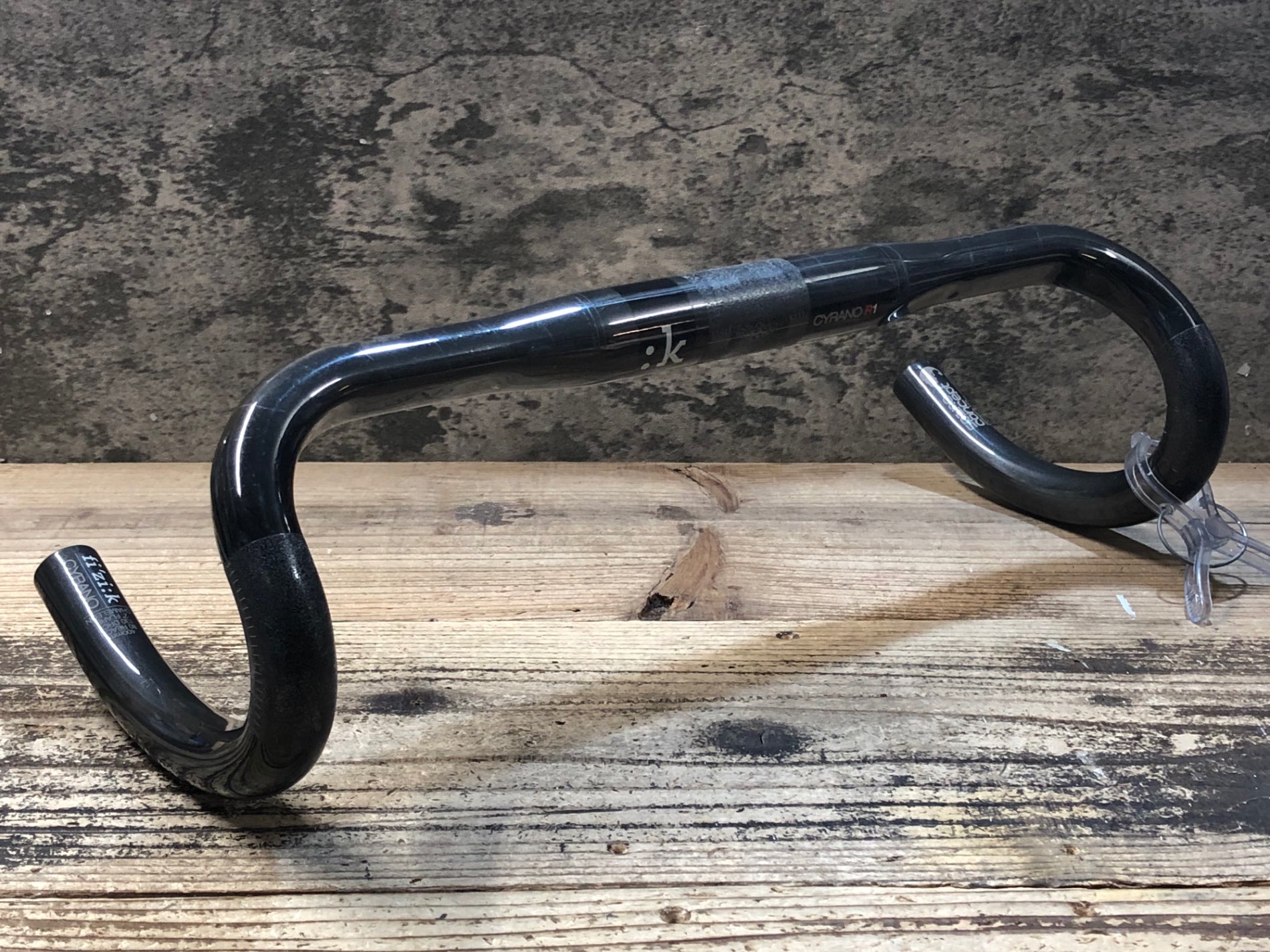 JW984 フィジーク fizik CYRANO R1 カーボンドロップハンドル