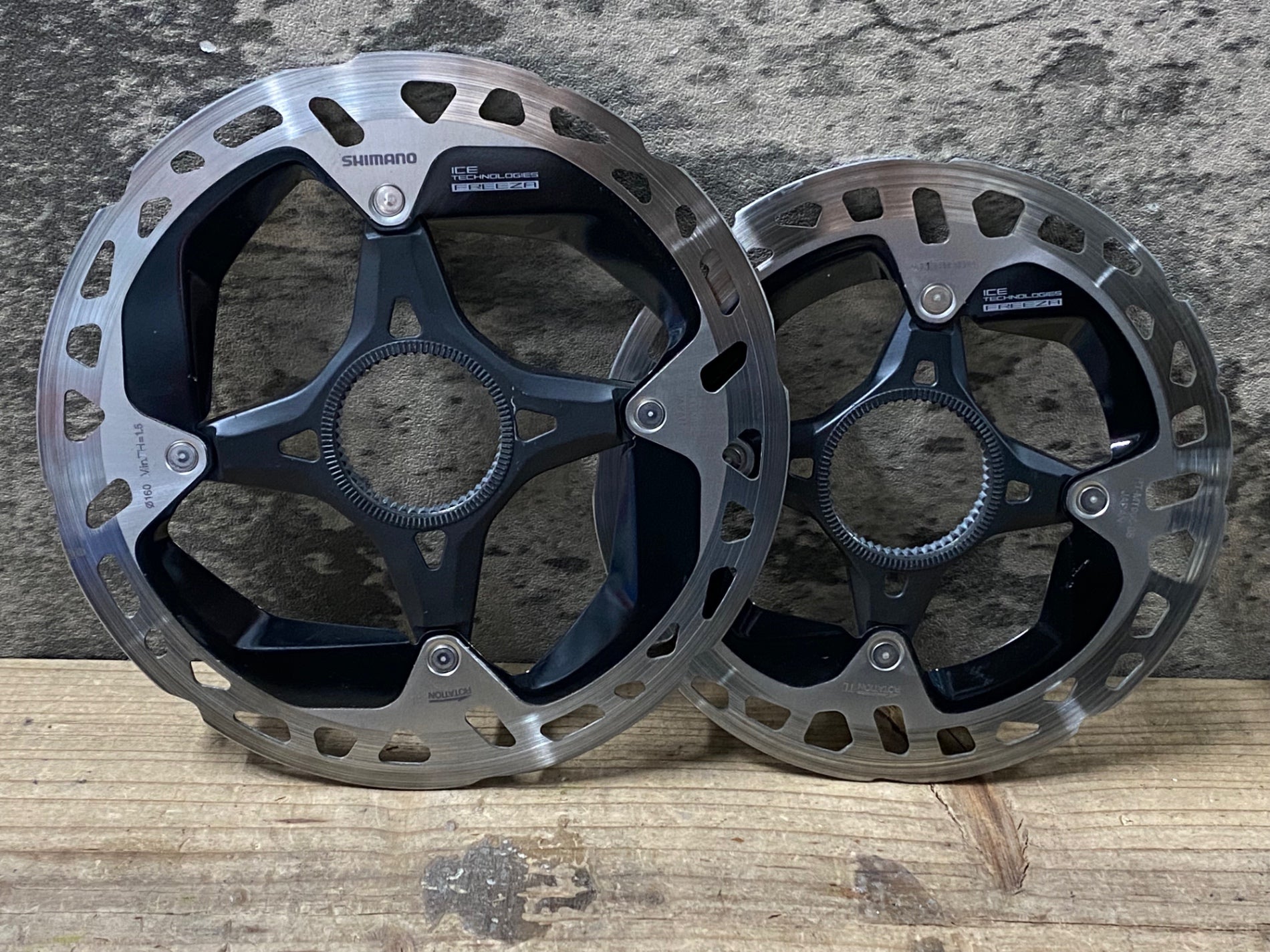 JU813 シマノ SHIMANO ディスクブレーキローター RT-MT900 Φ160 1.75mm