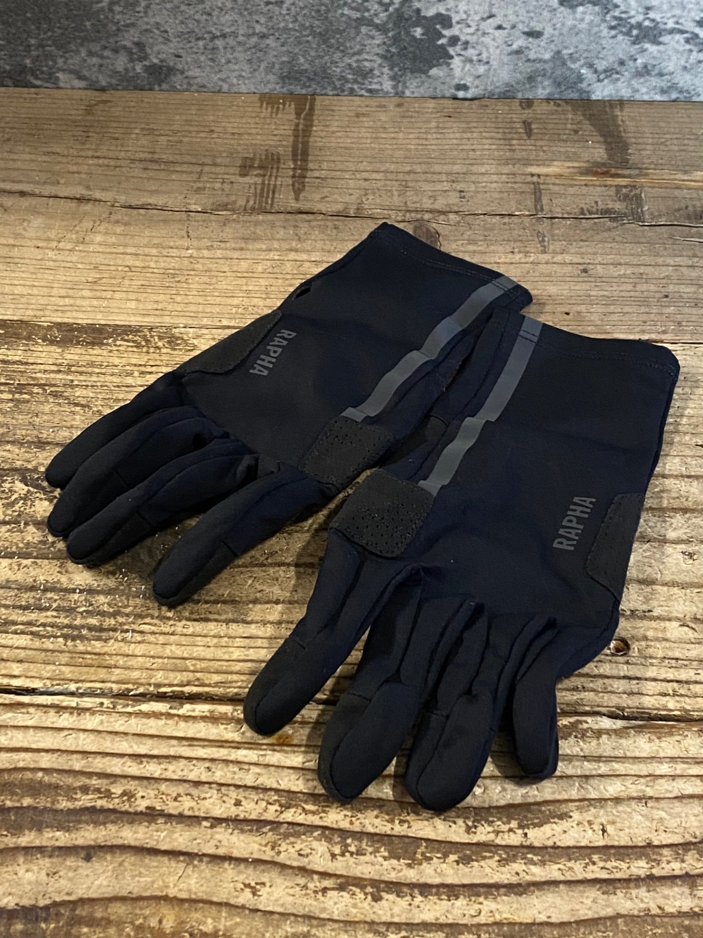 新品 Rapha 特別限定版 RCC スライド JP27.5cm ダークネイビー Raphaウインターセール ジャージやジャケットなどのサイクリング