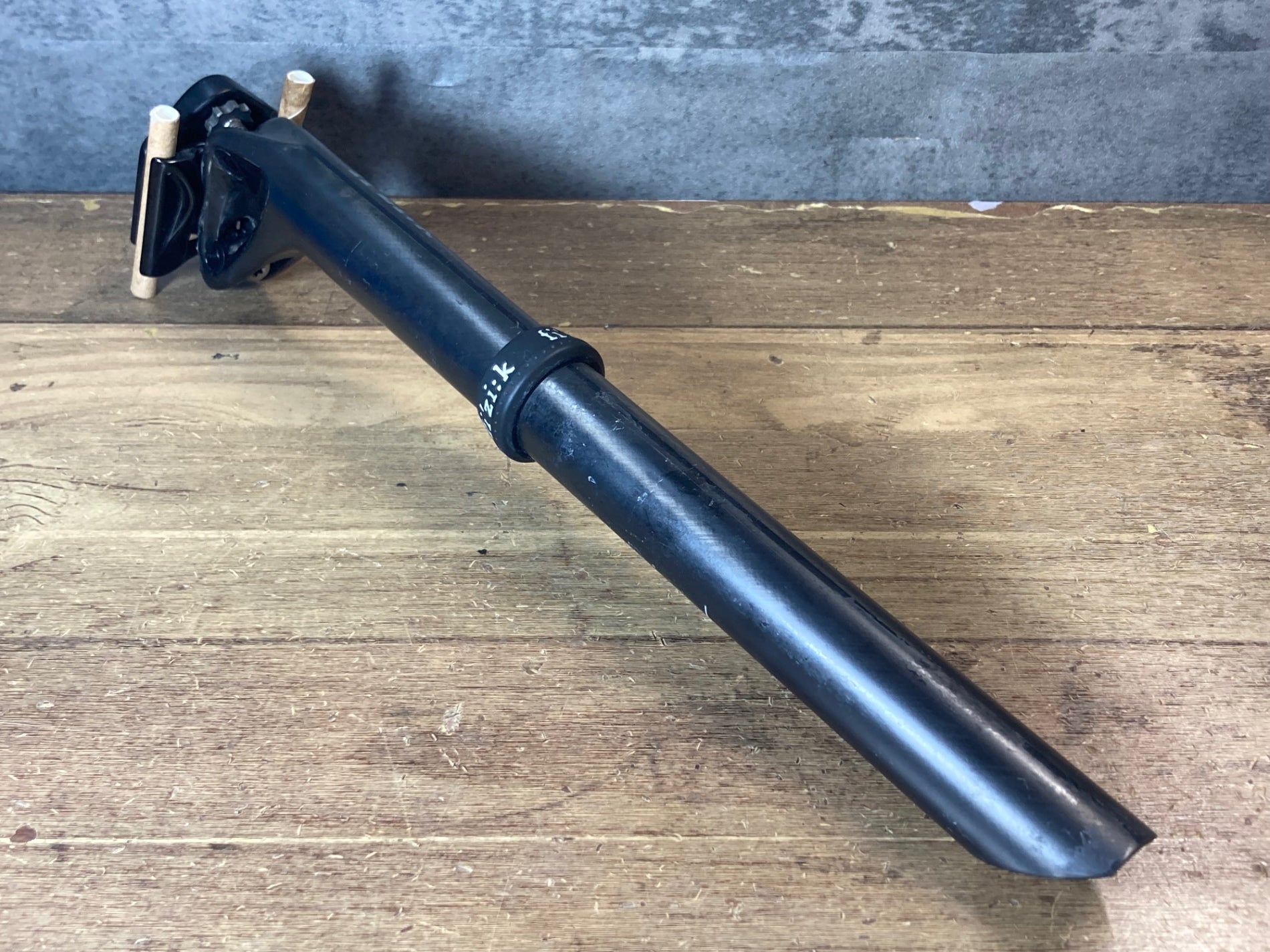 JV812 フィジーク fizik シラノ CYRANO 00 カーボン シートポスト Φ27
