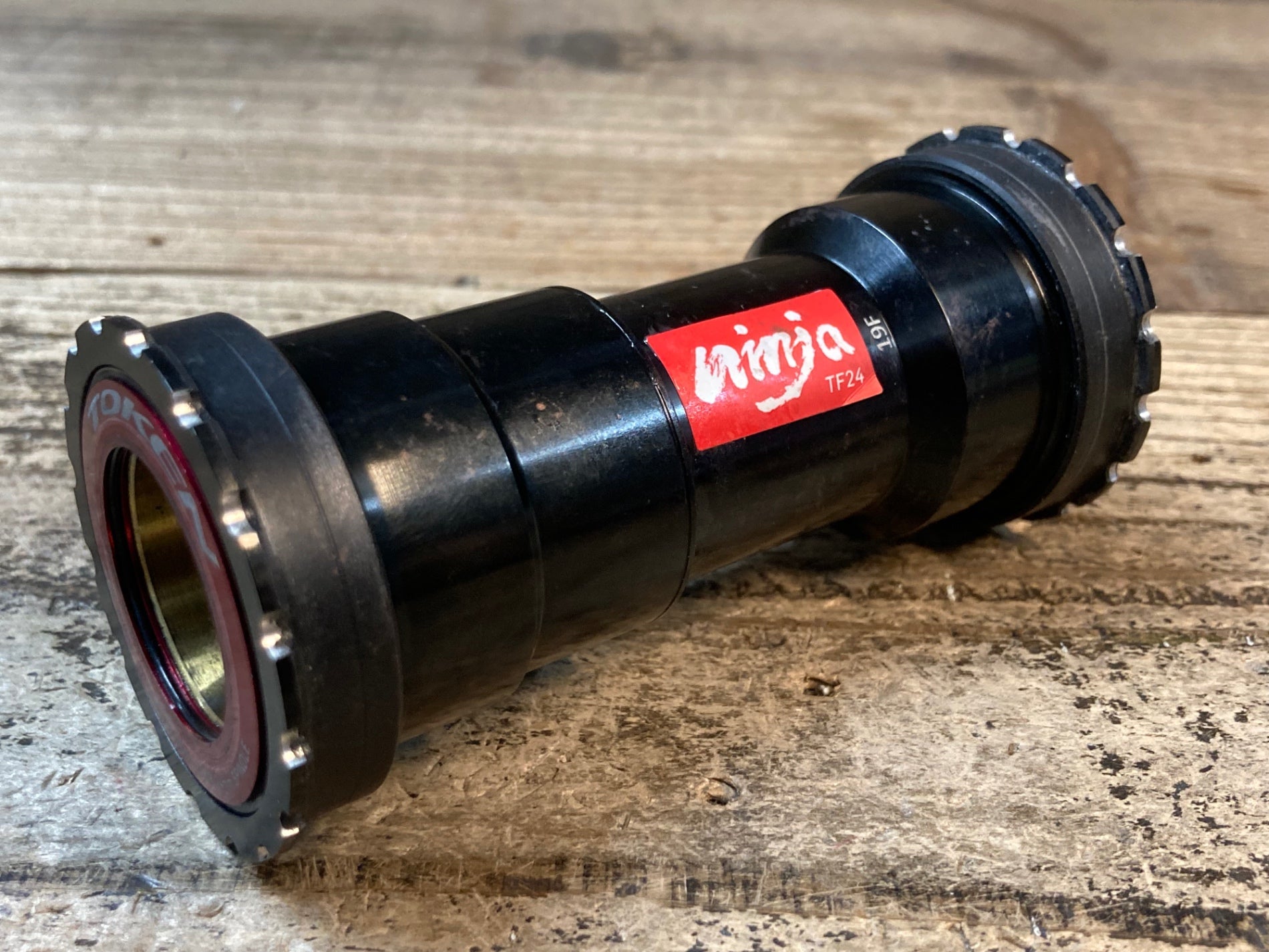 TOKENトーケンボトムブラケットTK868TBT TOKEN(トーケン) BOTTOM BRACKET SQUARE TYPE ボトムブラケット