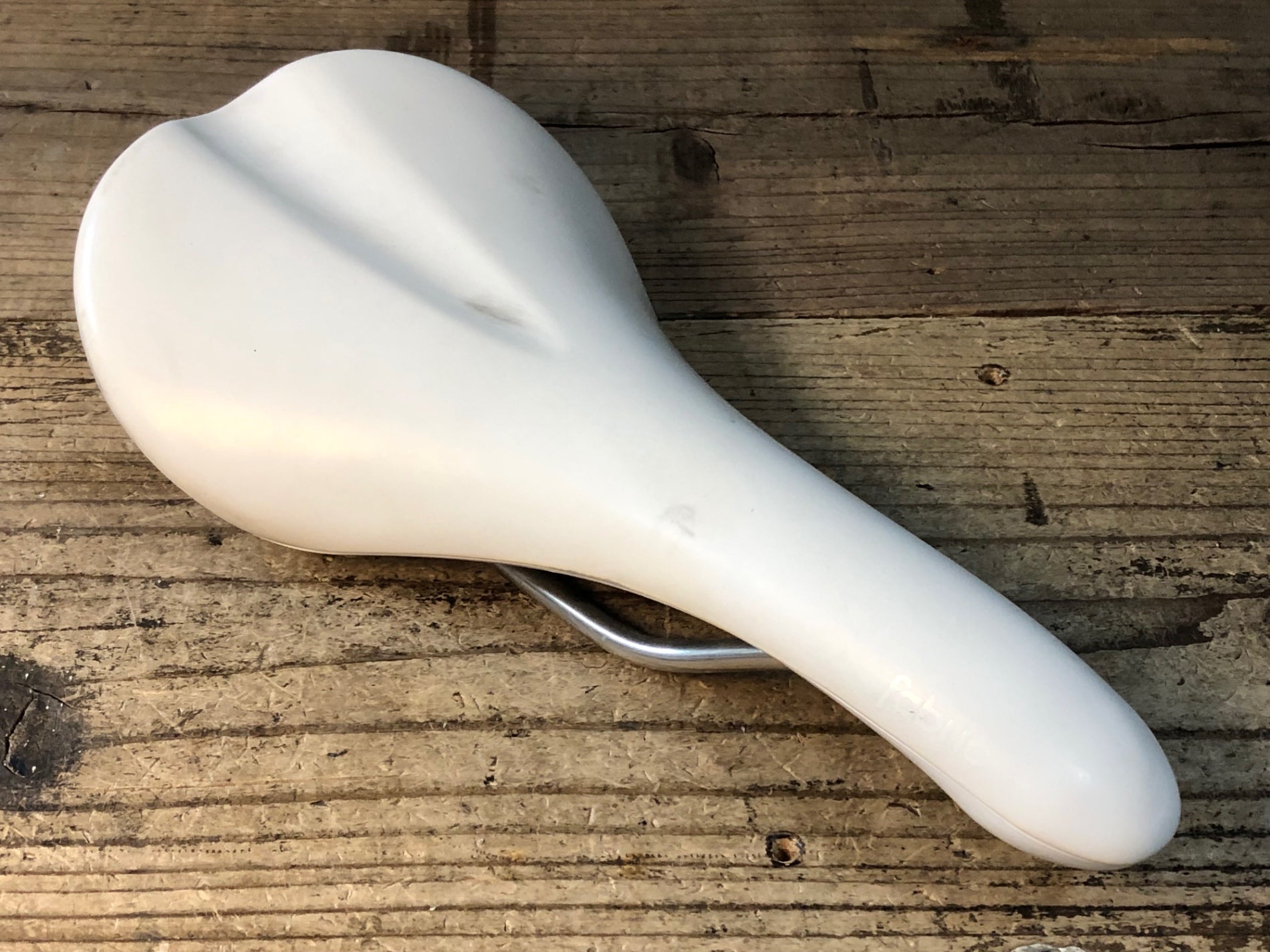 JW370 ファブリック fabric SCOOP ELITE RADIUS サドル 白 ※汚れ
