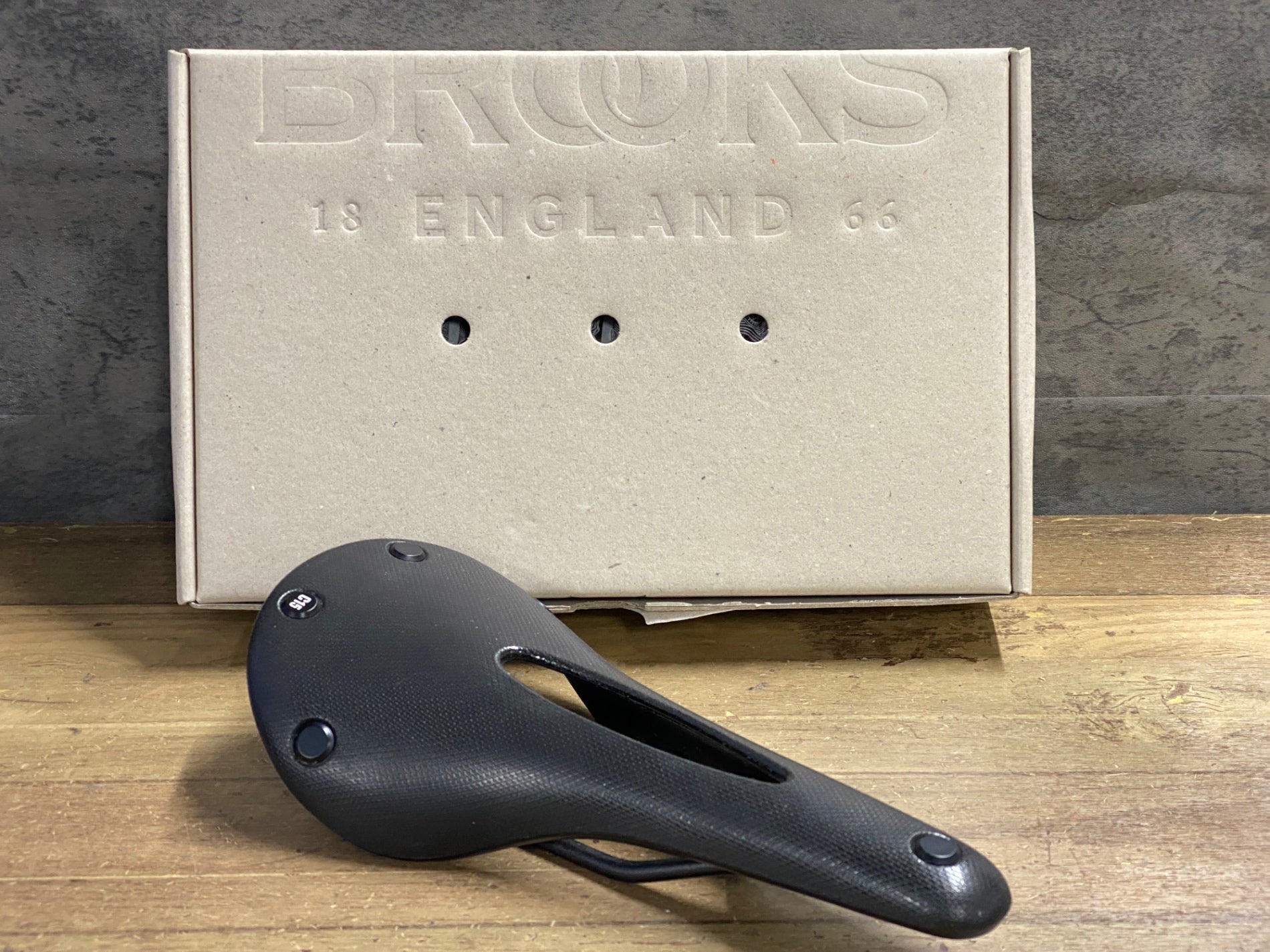 BROOKS C15 サドル KF741 ブルックス BROOKS CAMBIUM CARVED C15 サドル 黒 – BICI AMORE