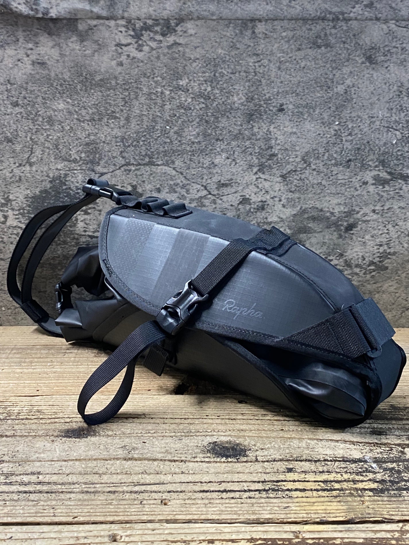 RAPHAE サマーパウダーヴァ 105g JU129 ラファ Rapha WATERPROOF REAR PACK サドルバッグ 黒 グレー