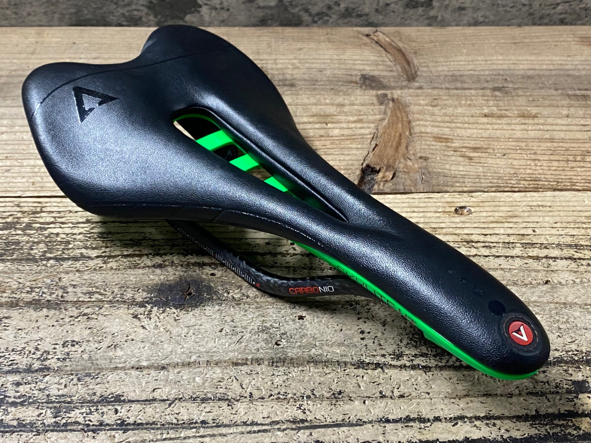 JT989 アスチュート ASTUTE SKYLITE VT サドル カーボンレール – BICI