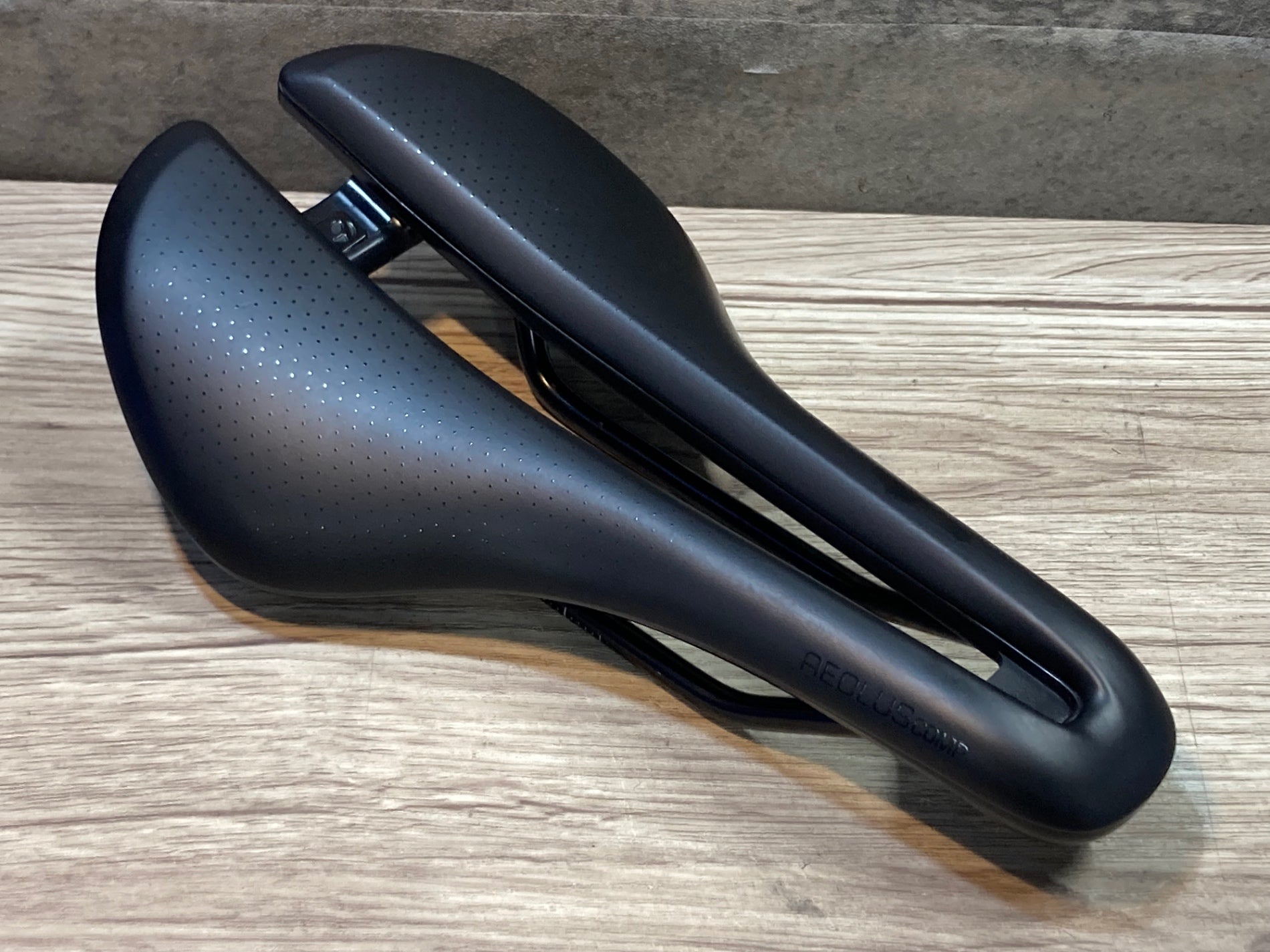 JT674 ボントレガー BONTRAGER AEOLUS COMP スチールレール サドル 黒