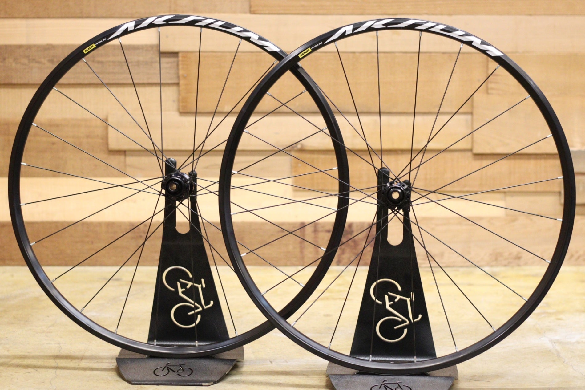 マヴィック MAVIC アクシウム AKSIUM DISC アルミ クリンチャー