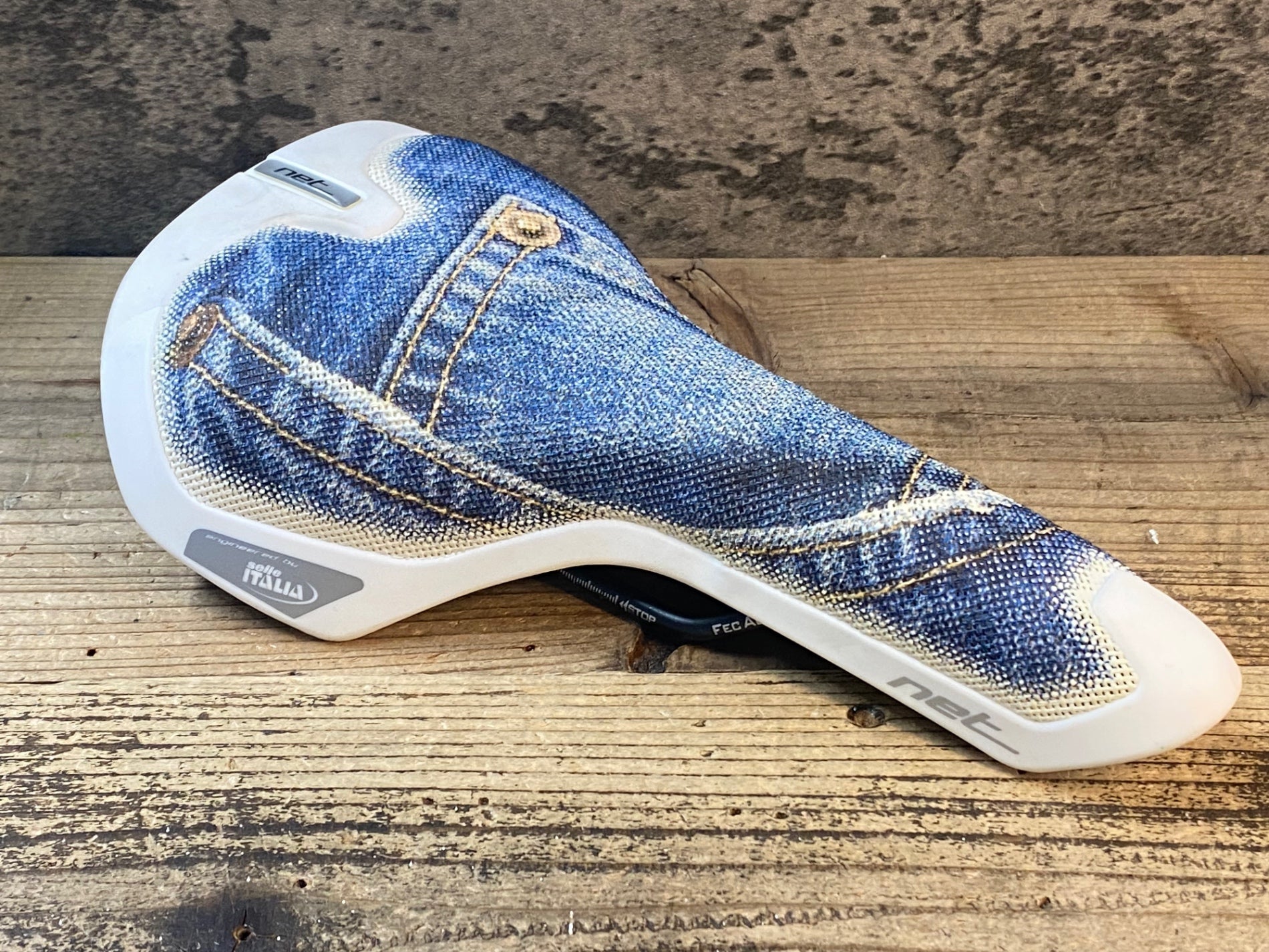 selle ITALIA セライタリア　プラスチック　サドル JP074 セライタリア selle italia NET サドル 白 FEC ALLOYレール