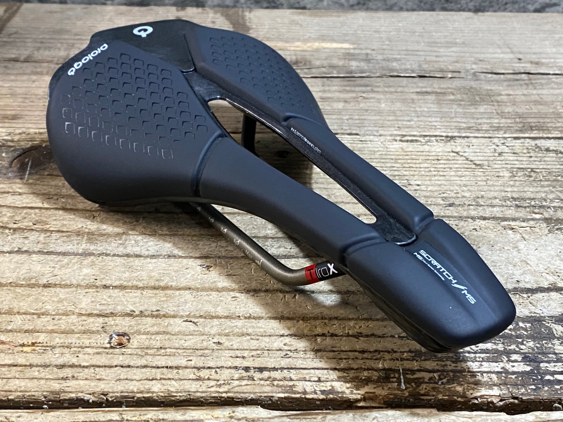 KC304 プロロゴ prologo SCRATCH M5 PAS サドル 黒 Tirox レール