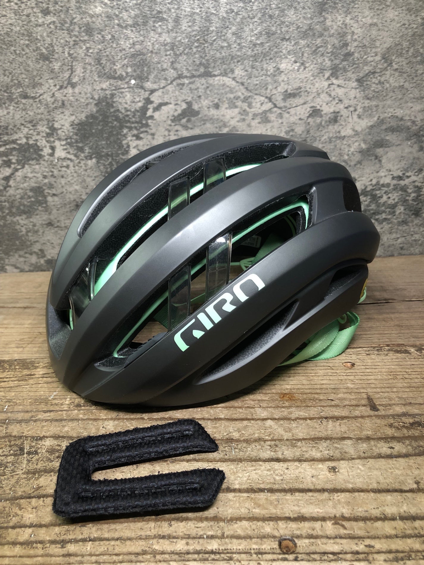 JH479 ジロ GIRO アリーズ スフェリカル ARIES SPHERICAL ヘルメット L 黒緑 Mips ※2022年9月製造