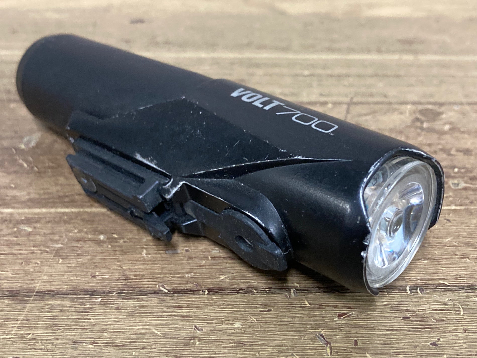 JU237 キャットアイ CATEYE VOLT700 フロントライト 点灯確認済み
