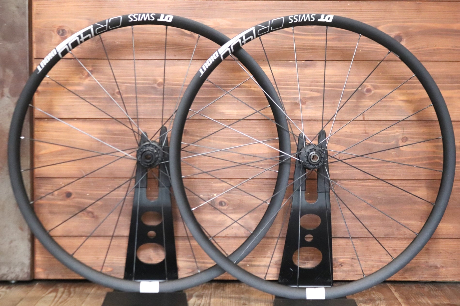 DT SWISS CR1400 DICUT アルミ チューブレスレディ ホイールセット