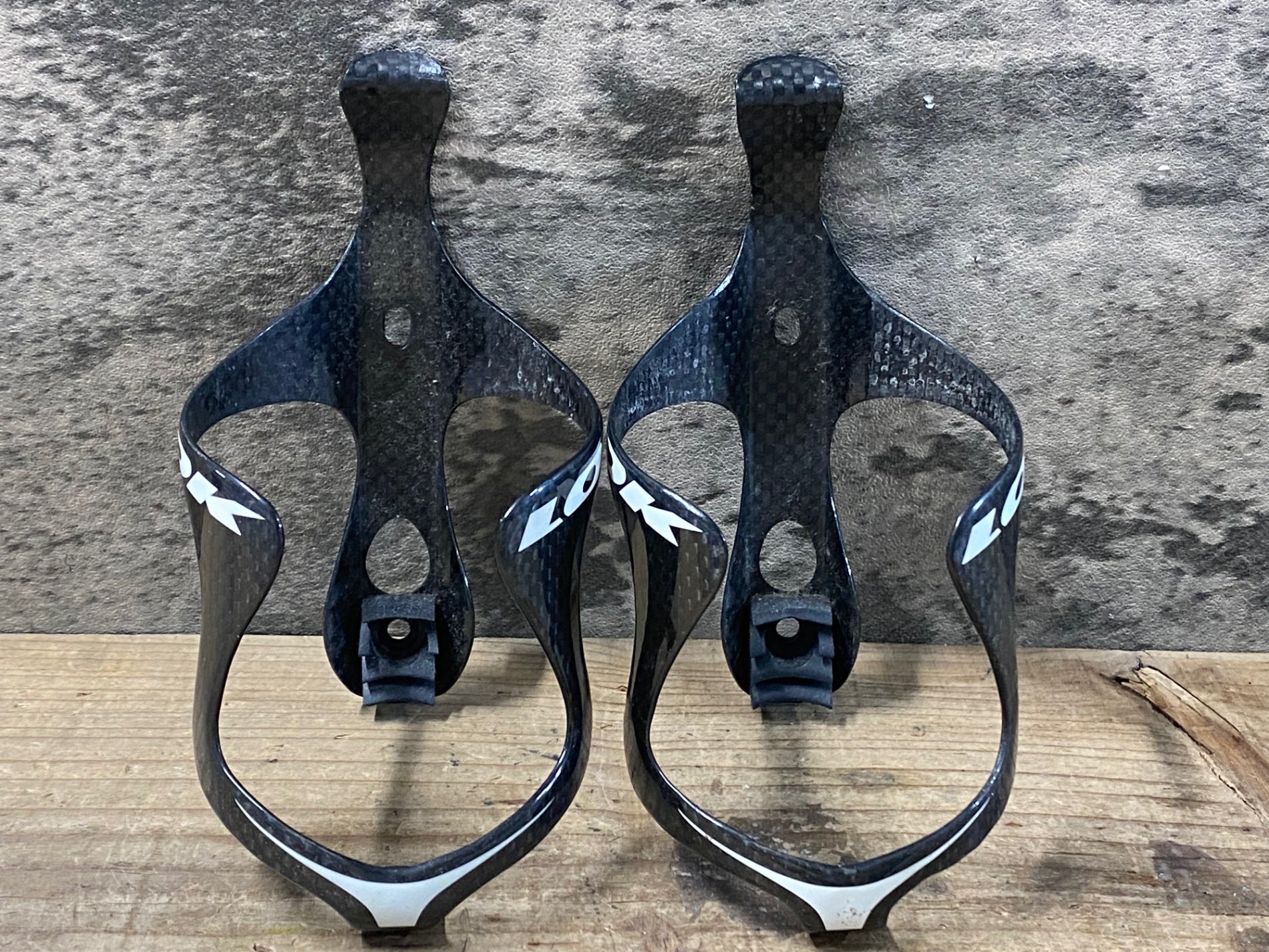 KE843 ルック LOOK カーボンボトルケージ 黒 2個セット – BICI AMORE
