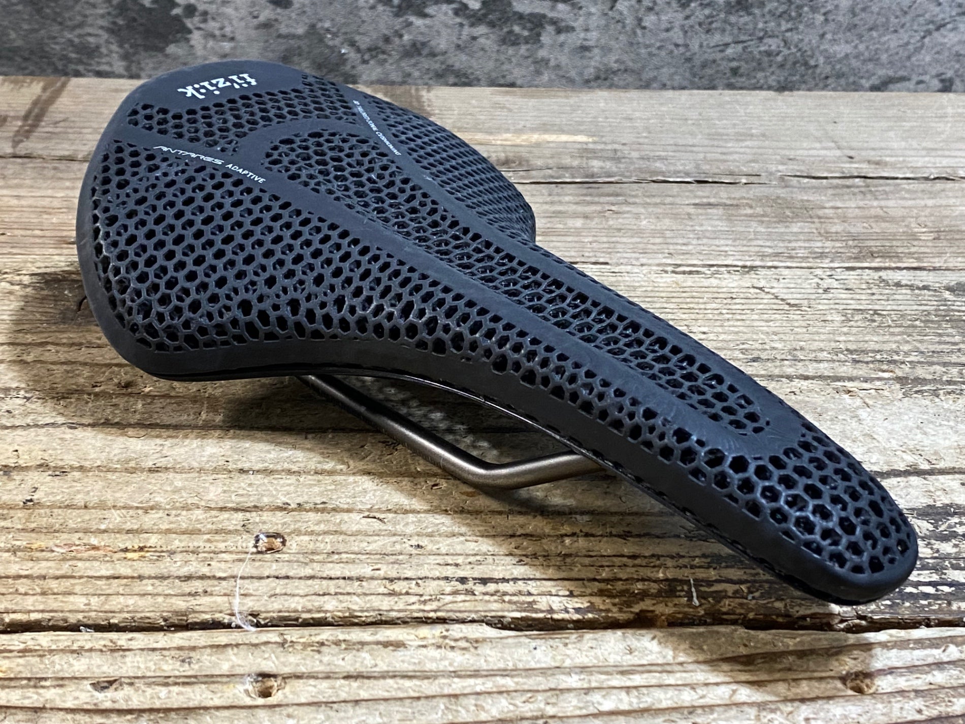 KC298 フィジーク fizik VENTO ANTARES R3 ADAPTIVE サドル 黒 150mm