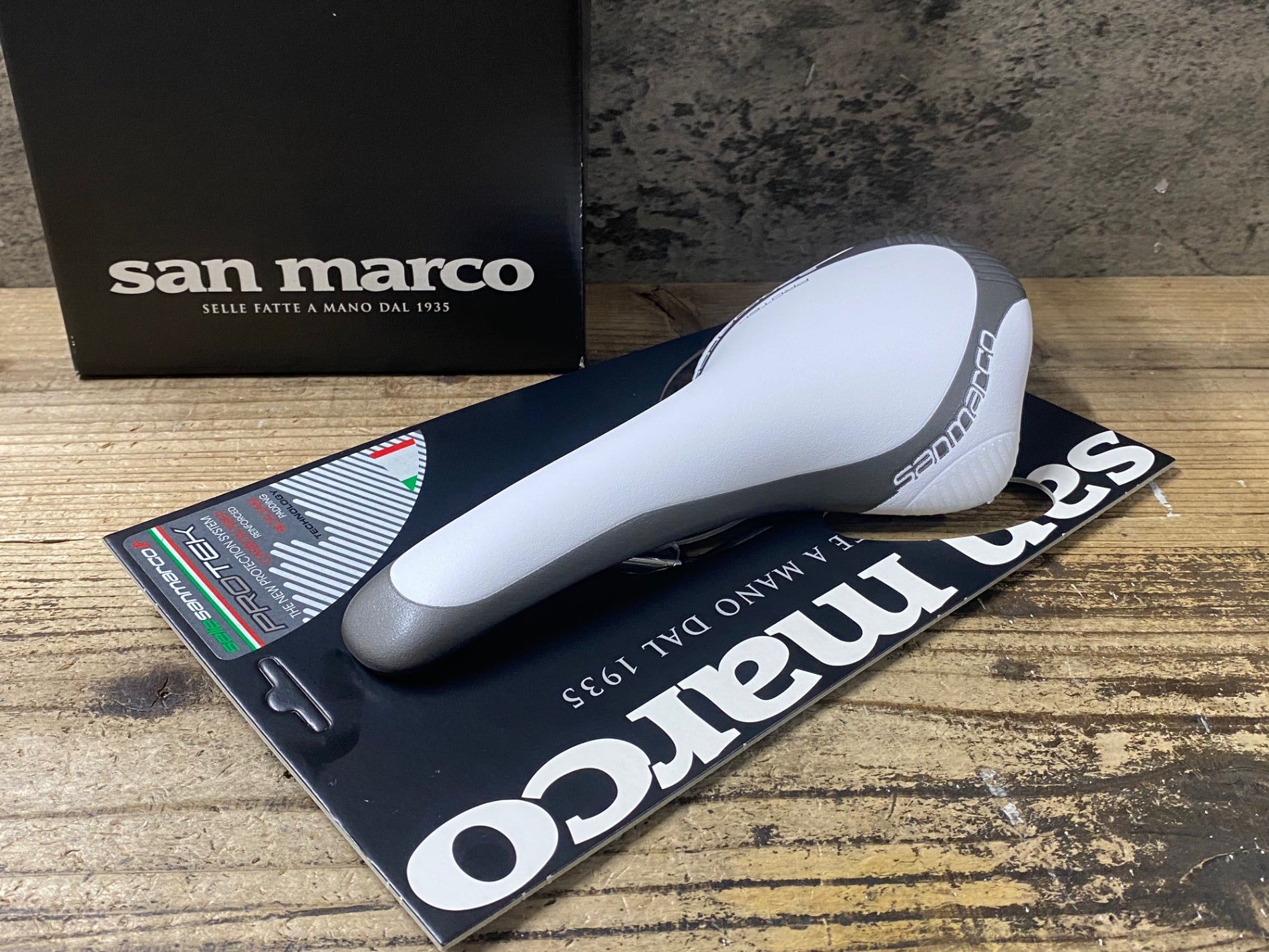 KJ058 サンマルコ san marco Concor RACiNG PROTEK サドル 白 XSiLiTE