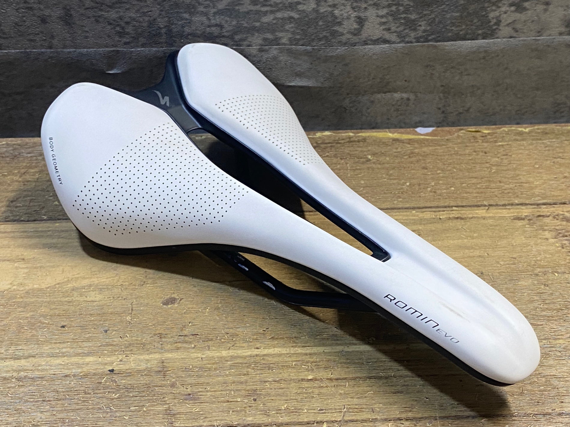 JT777 スペシャライズド SPECIALIZED ROMIN EVO EXPERT GEL 143mm
