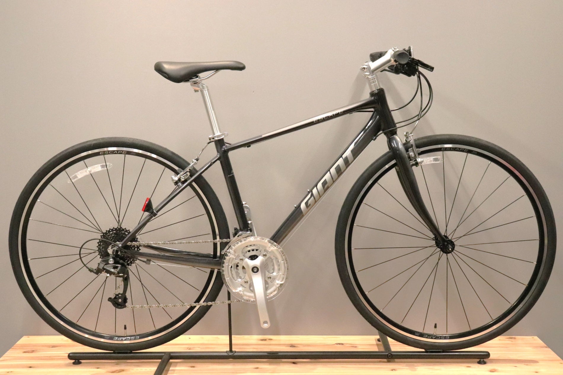 未使用 ジャイアント GIANT エスケープ ESCAPE R3 MS 2023モデル XS