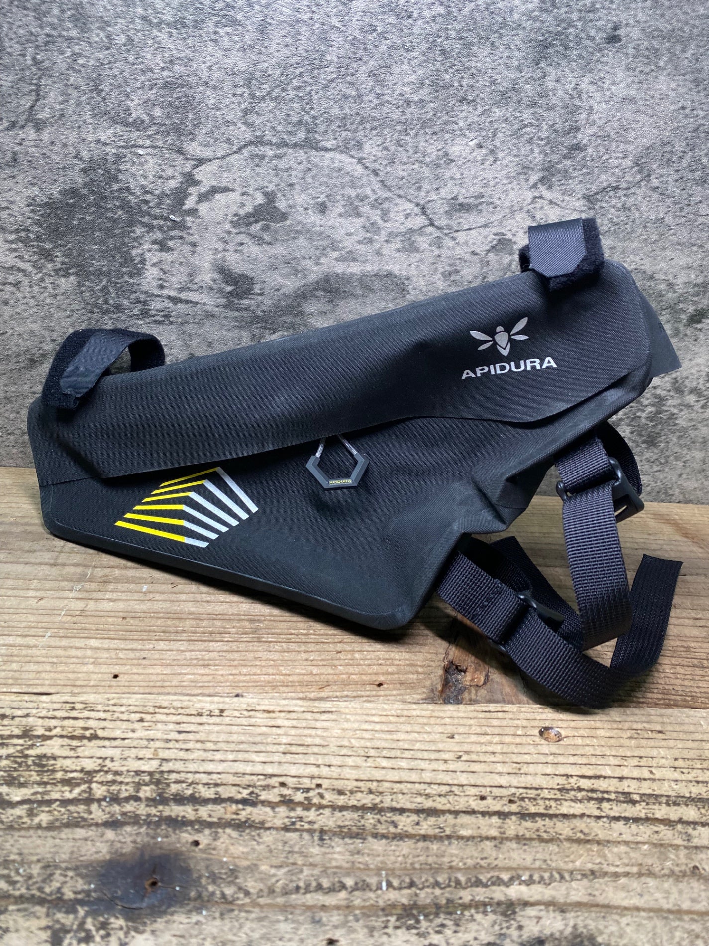 JP783 アプデュラ APIDURA RACING FRAME PACK 4L フレームバッグ 黒