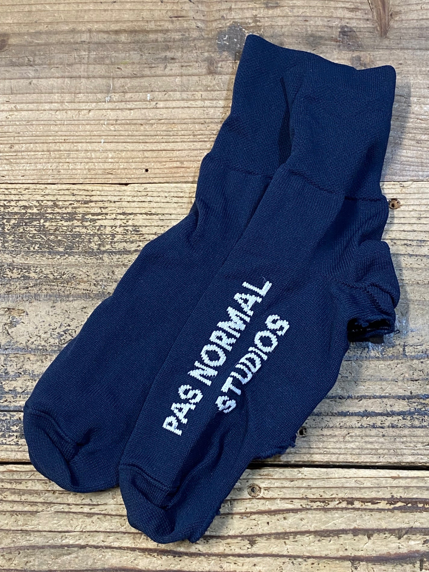 KA523 パスノーマルスタジオ PAS NORMAL STUDIOS LOGO OVERSOCKS