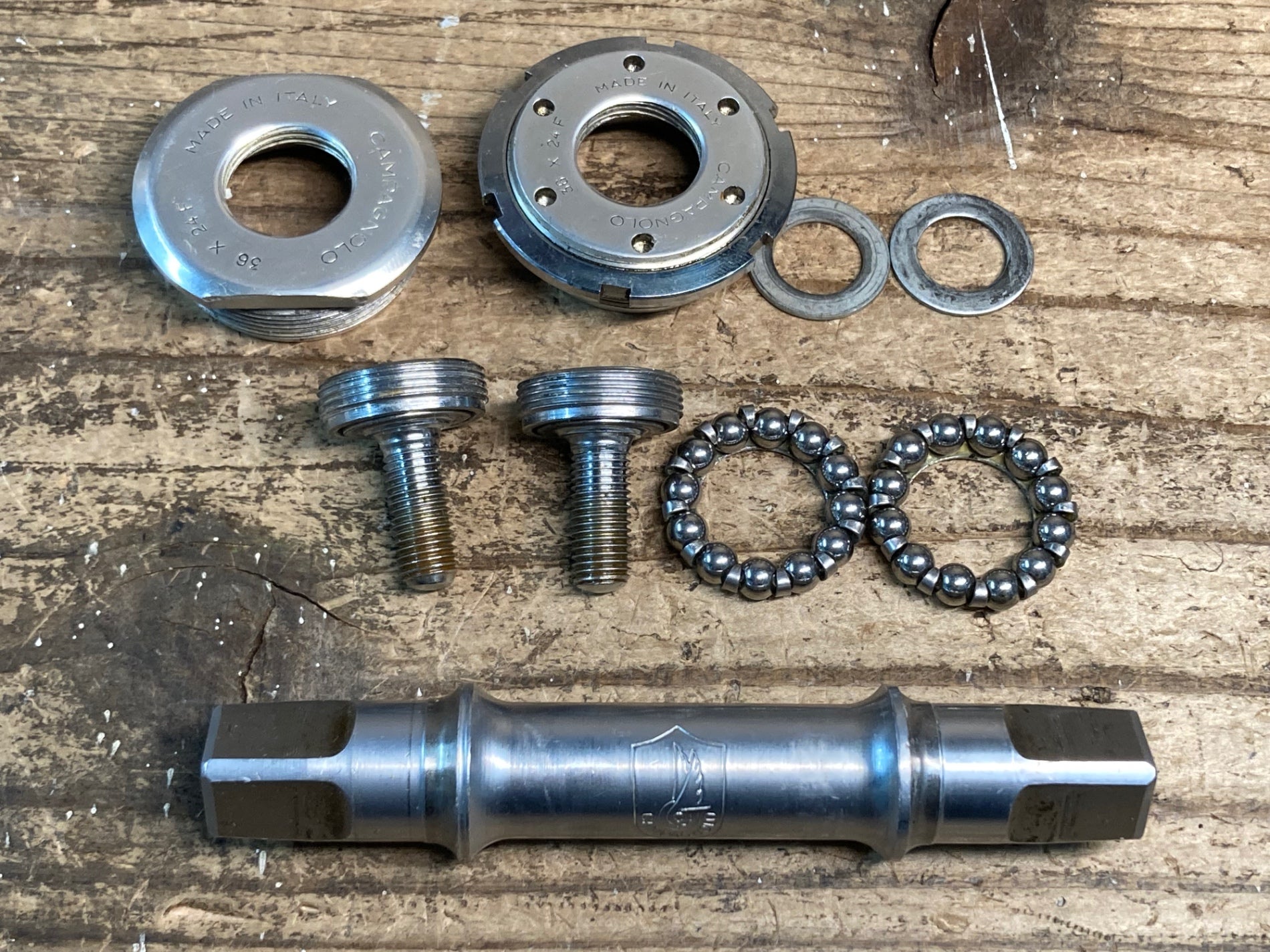 JH346 カンパニョーロ CAMPAGNOLO レコード RECORD BB ITA 軸長111mm