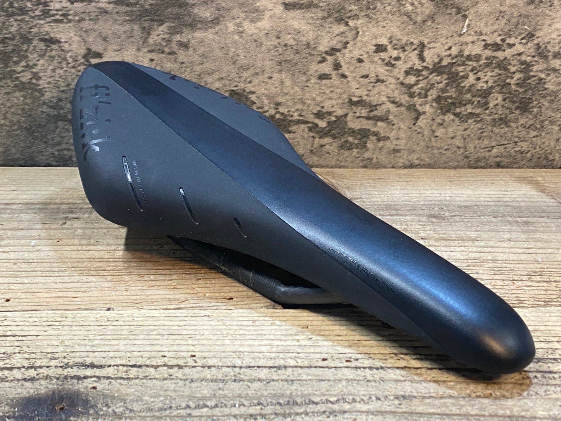 JX891 フィジーク fizik ARIONE R1 サドル 黒 regular BRAIDEDレール