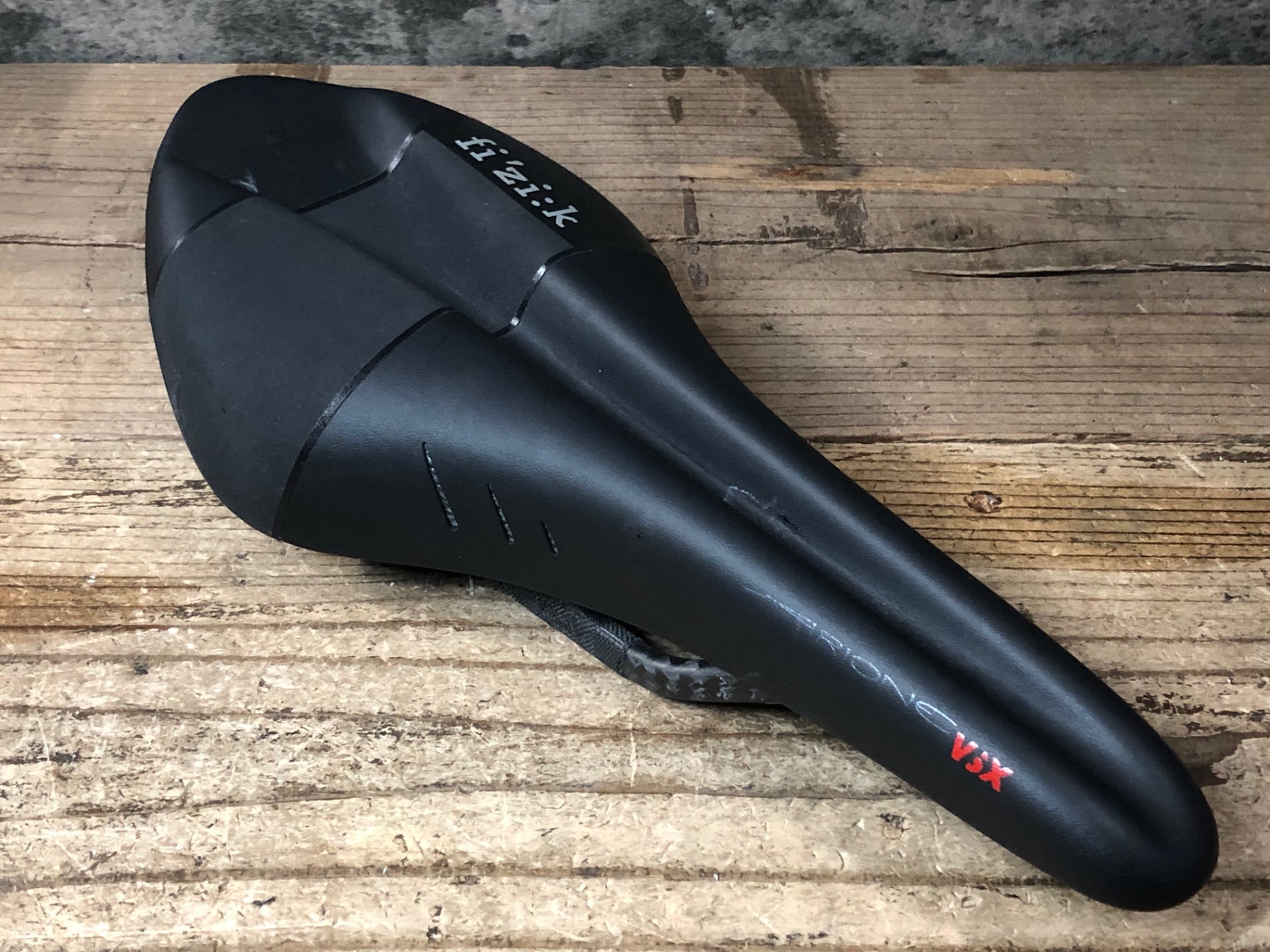 JW590 フィジーク fizik アリオネ ARIONE VSX サドル 黒 128mm BRAIDED