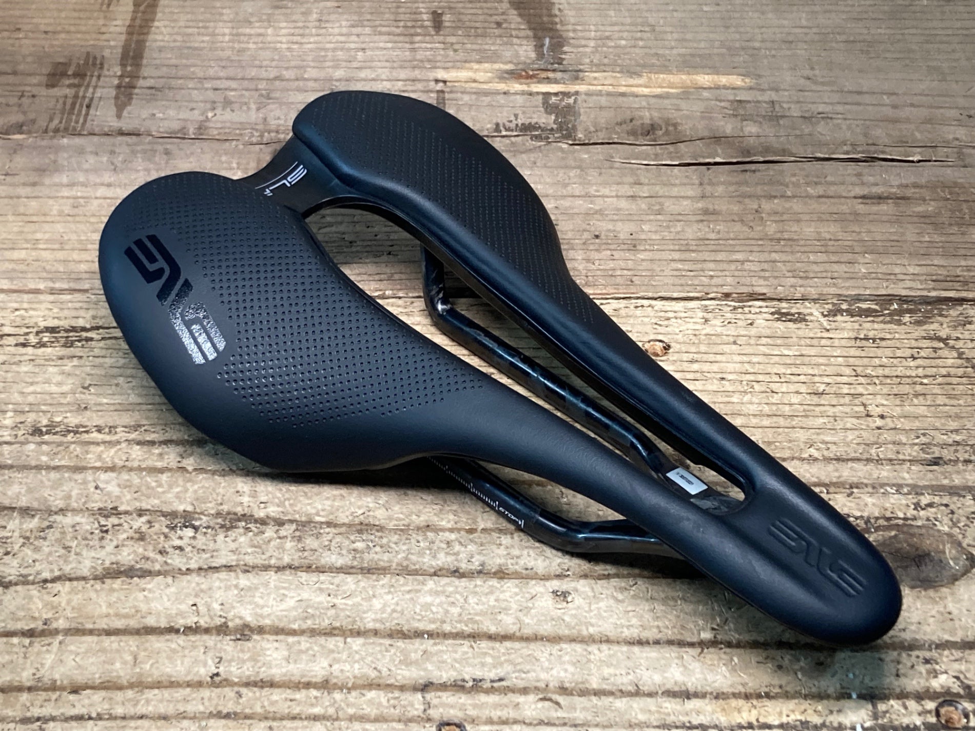 JK940 エンヴィ ENVE SADDLE selle ITALIA SLR BST CB サドル 黒