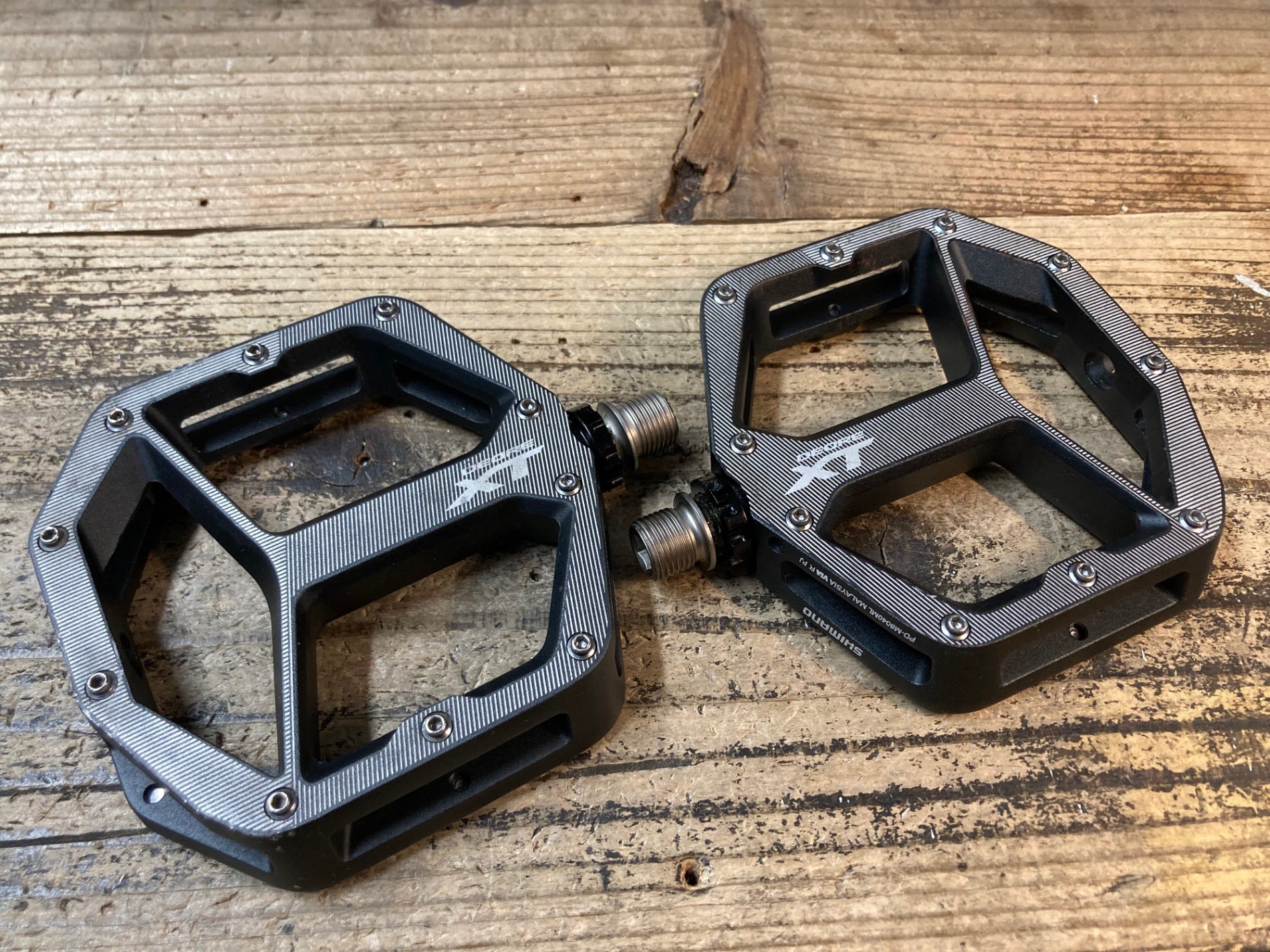 JQ313 シマノ SHIMANO デオレ DEORE XT PD-M8040ML フラットペダル