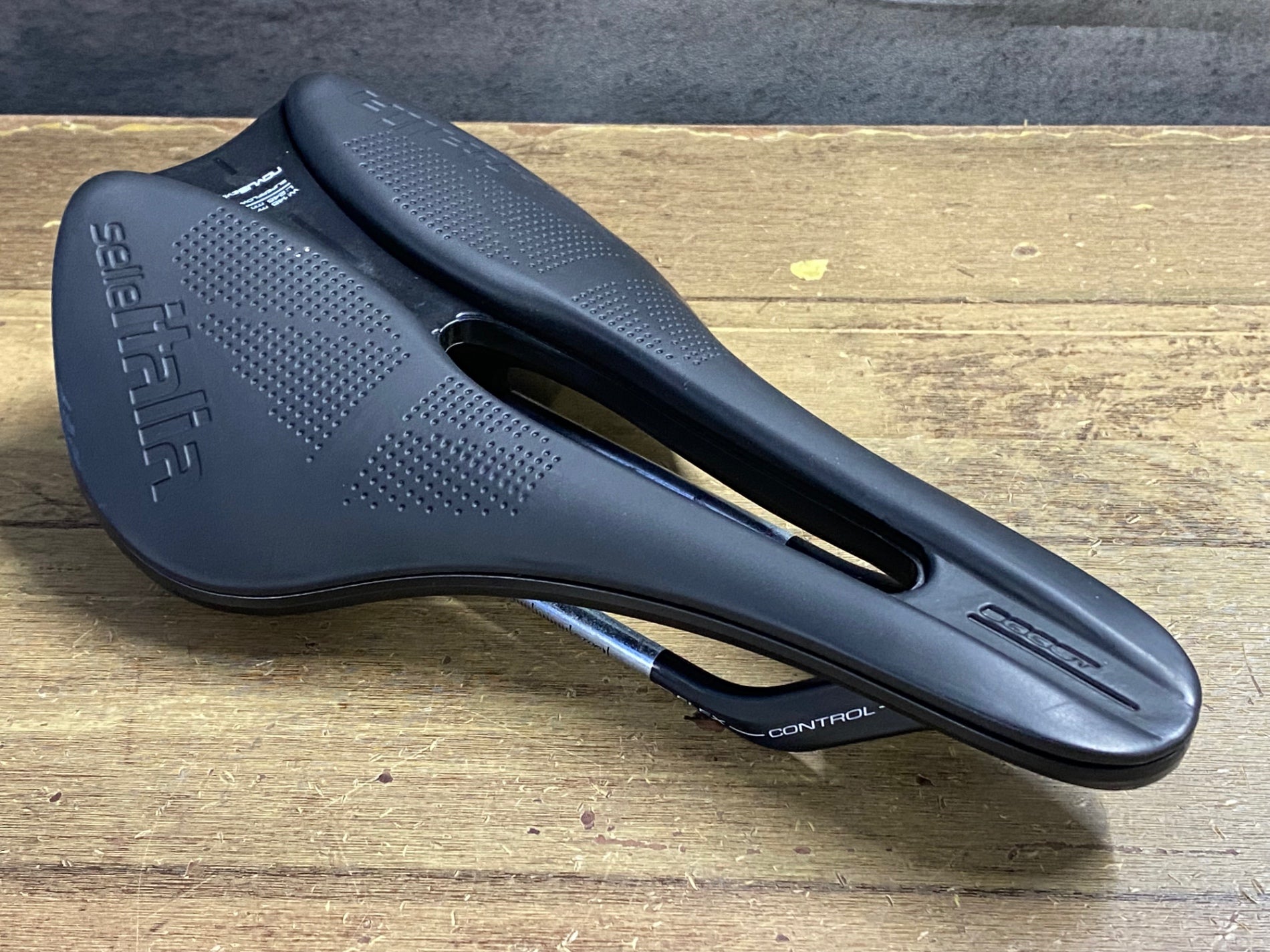 JY746 セライタリア selle italia NOVUS BOOST EVO サドル 黒 FecAlloy