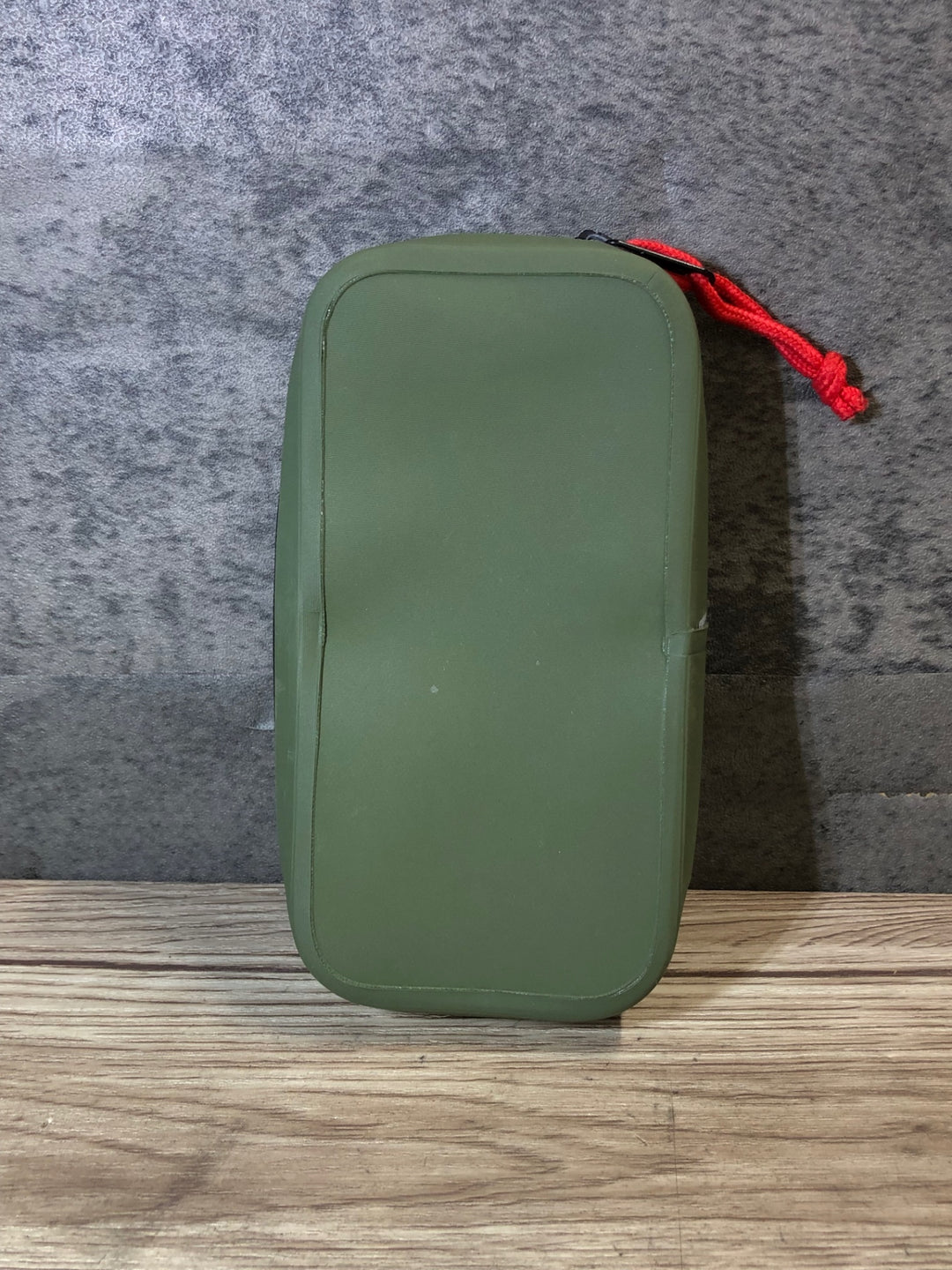 JR245 カフェドシクリステ Cafe du Cycliste ウォータープルーフポーチ オリーブ