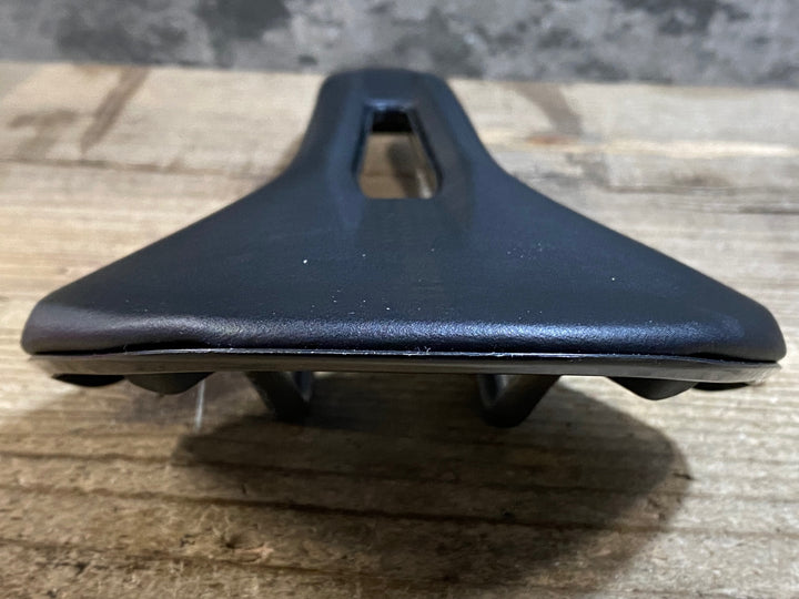 KC309 フィジーク fizik VENTO ANTARES R3 サドル 黒 kium レール 140mm