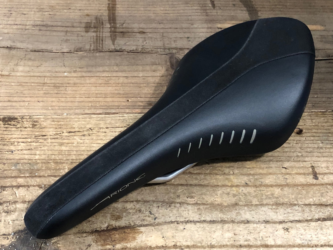 KM546 フィジーク fizik ARIONE R3 サドル 黒 kiumレール ※マーカー痕