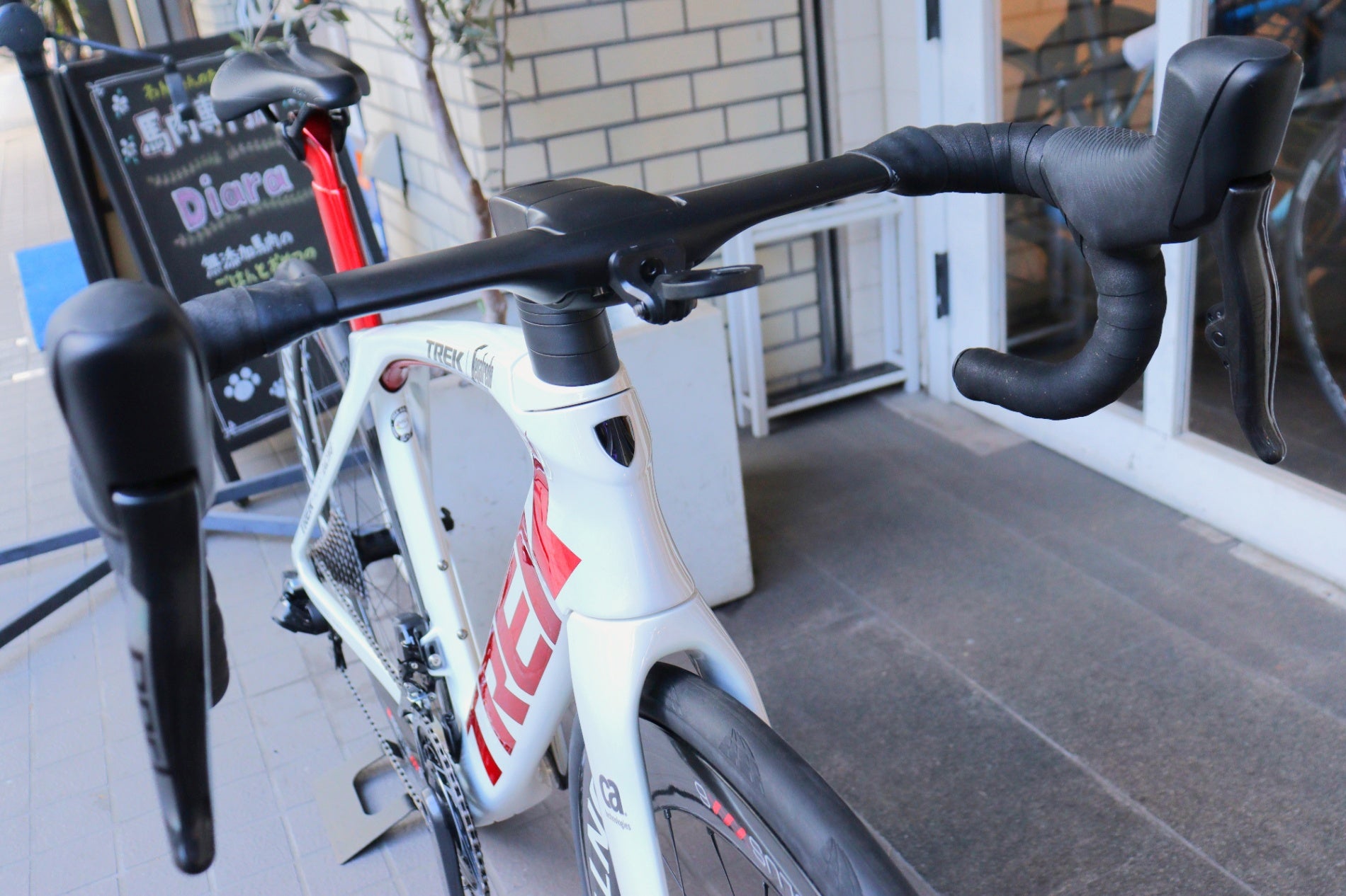 Trek Madone ロードバイク ホワイト/レッド トレック TREK マドン MADONE SLR DISC GEN6 P1 2019モデル 52サイズ