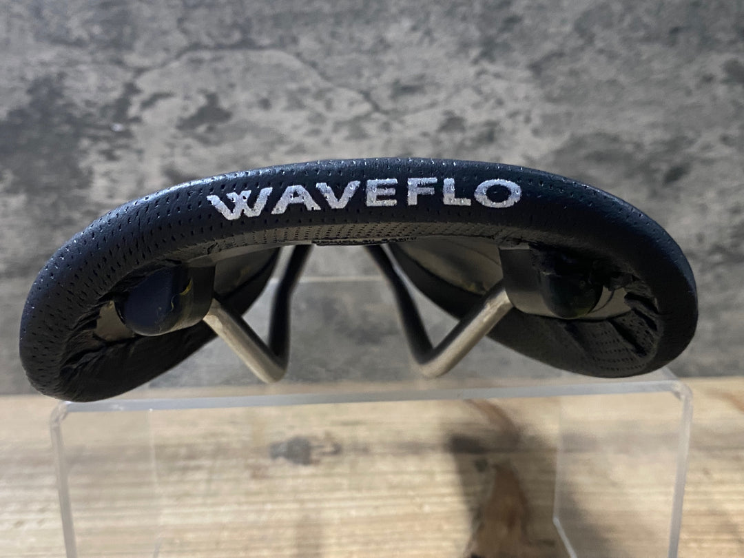 KJ064 FLOLITE WAVEFLO ELITE TITANIUM サドル 黒